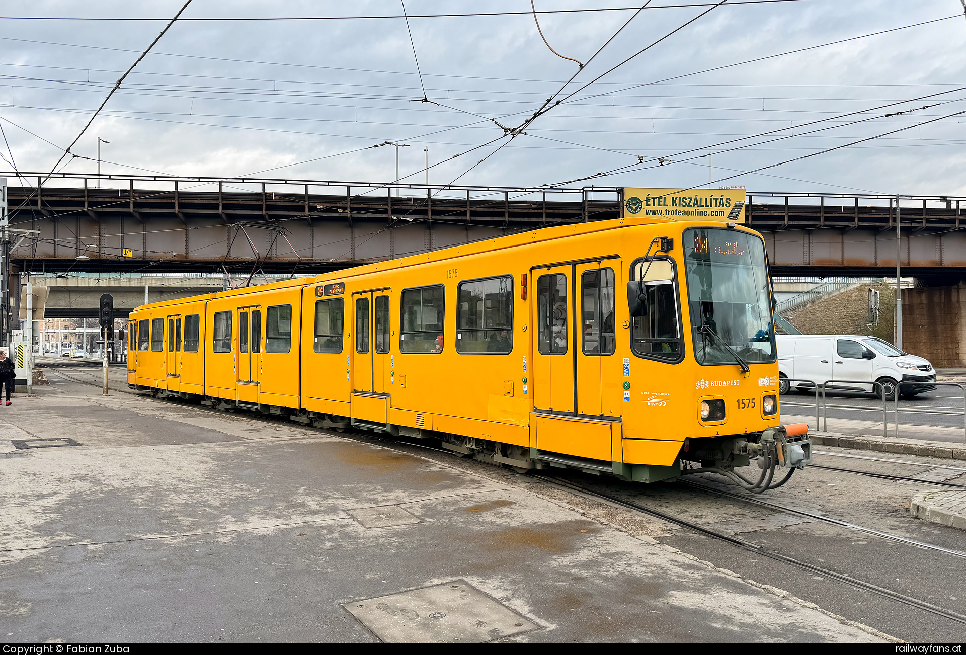 Budapesti Közlekedési Központ 1575 in Budapest Közvagohid  Railwayfans