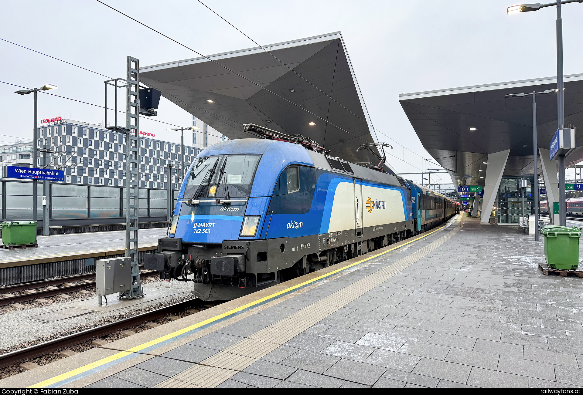  MÁV Rail Tours 182 563 in Wien HBF mit dem EC 141  Railwayfans