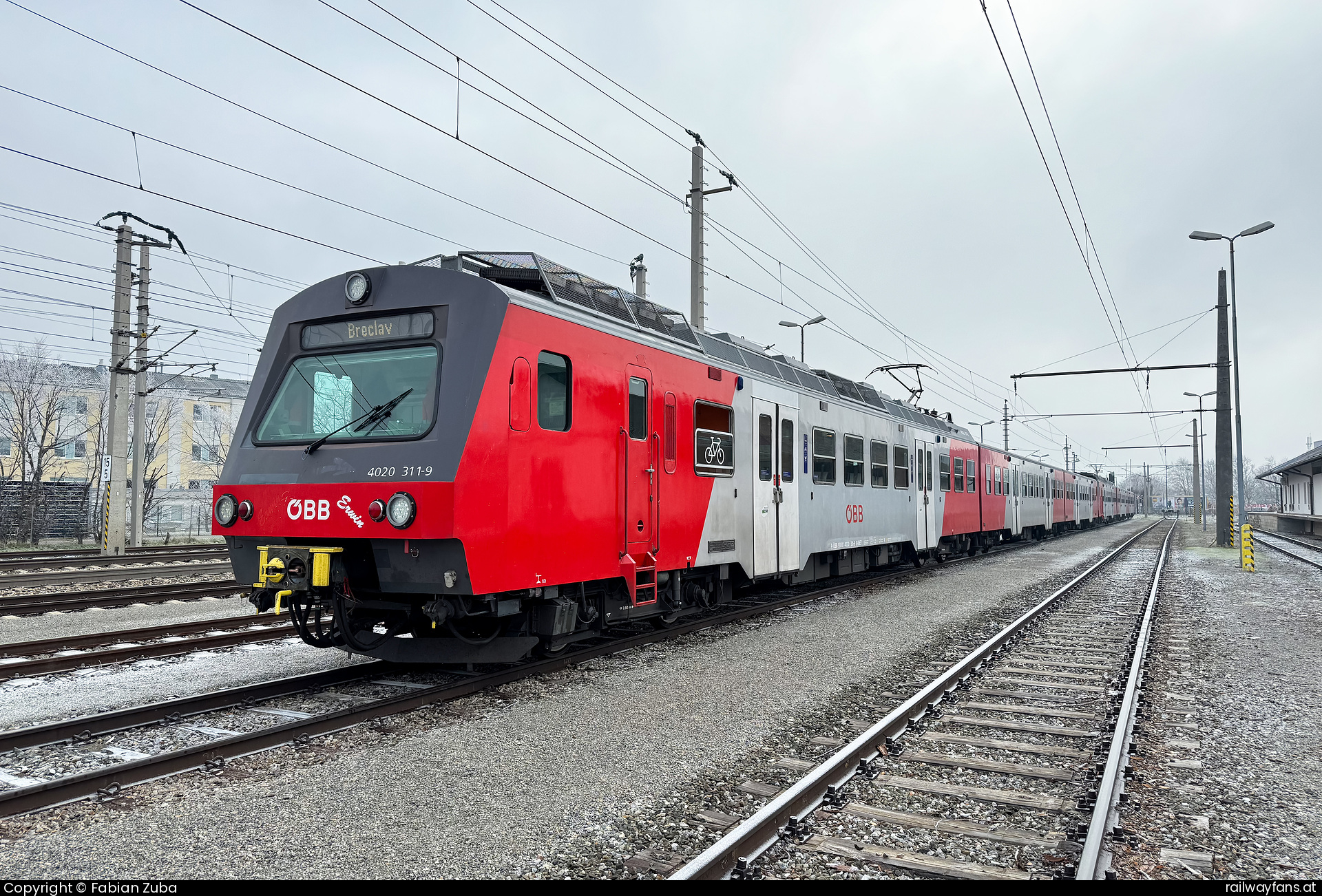 ÖBB 4020 311 in Mödling - abgestellt in der Wendeanlage!   Railwayfans