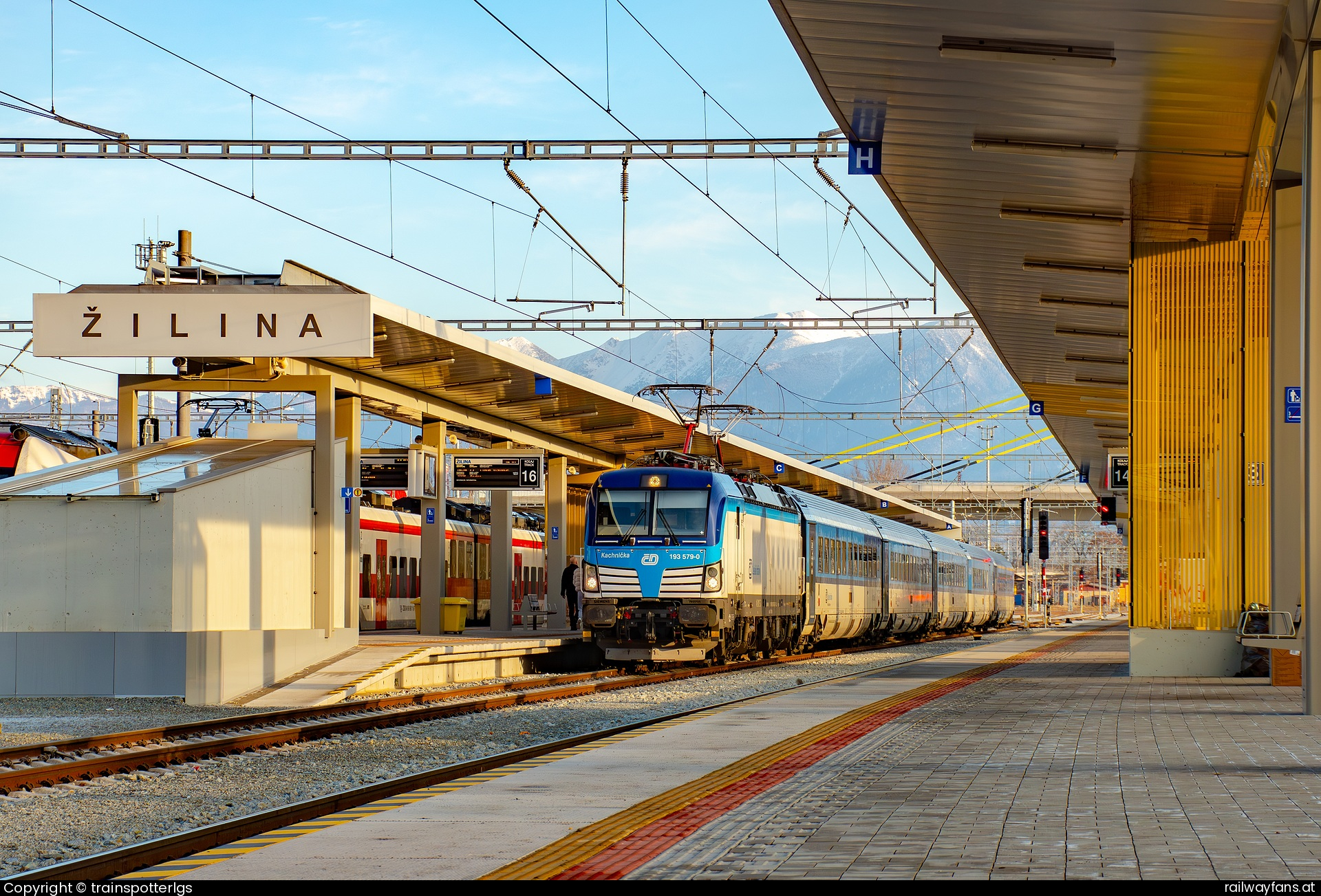 České dráhy 193 579 in Žilina - CD 193 579 ''Kachnicka'' whit interJet spotted in Zilina   Railwayfans