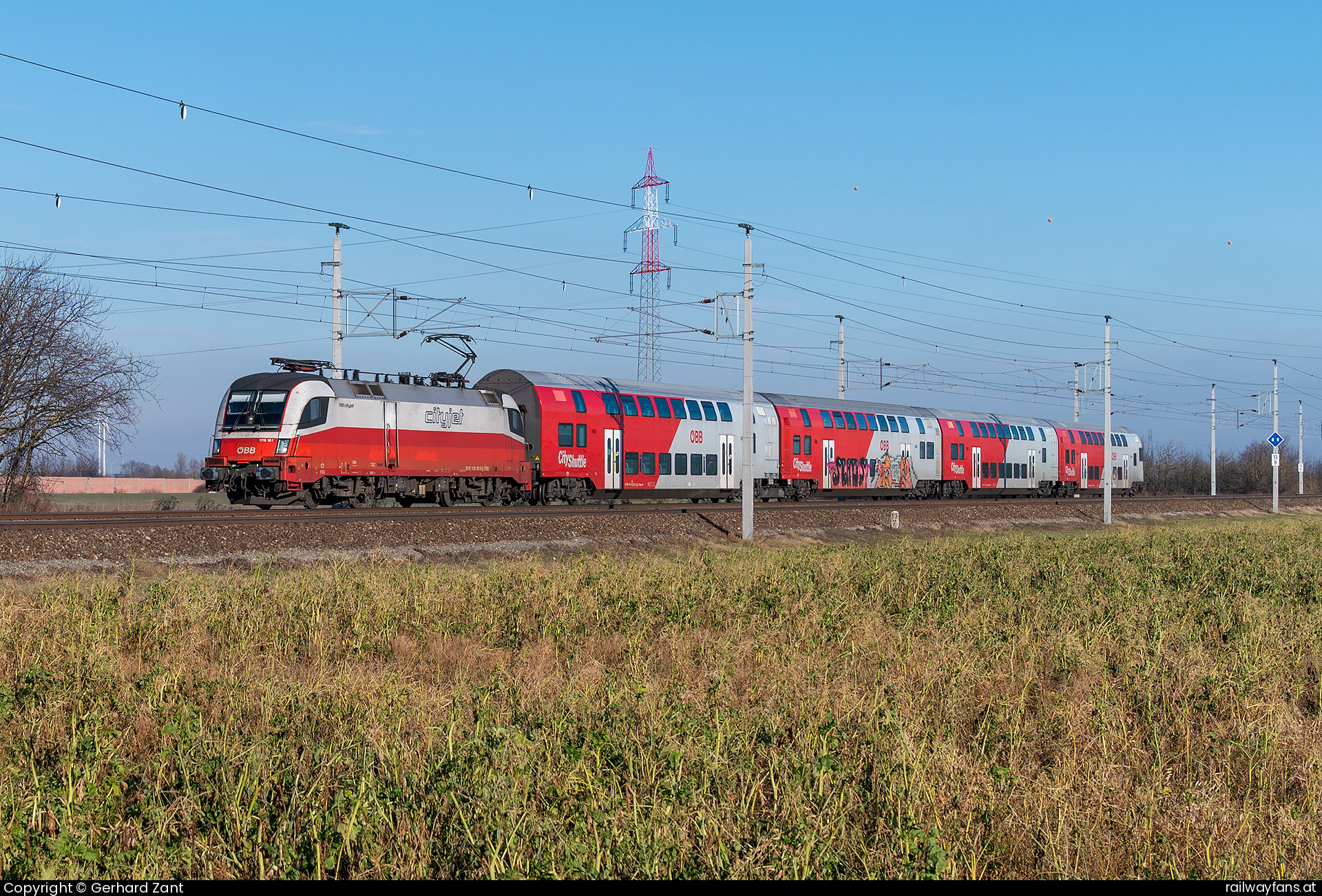 ÖBB 1116 181 in KG Süßenbrunn mit dem REX 1  Railwayfans