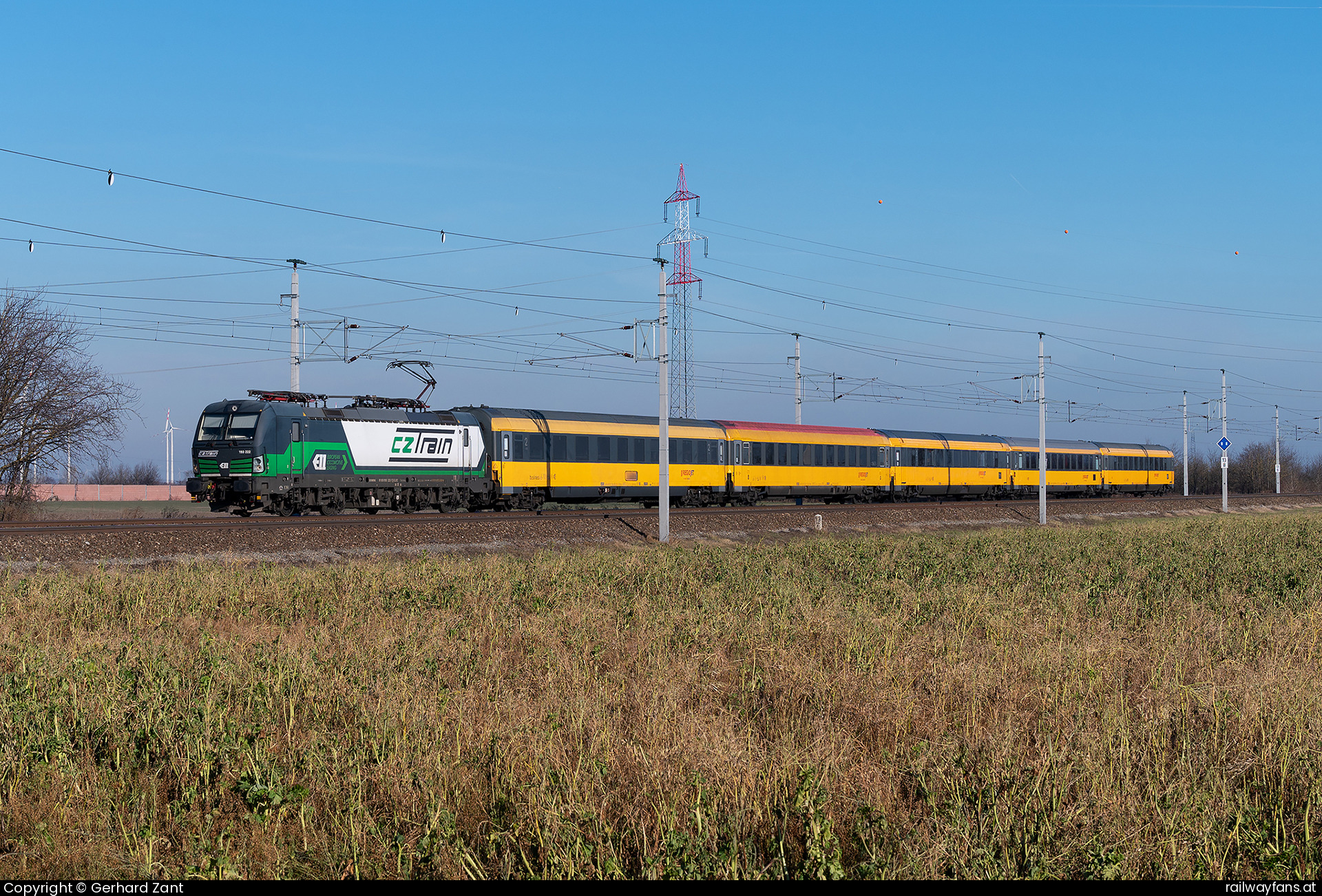 ELL 193 222 in KG Süßenbrunn mit dem RGJ 1033  Railwayfans