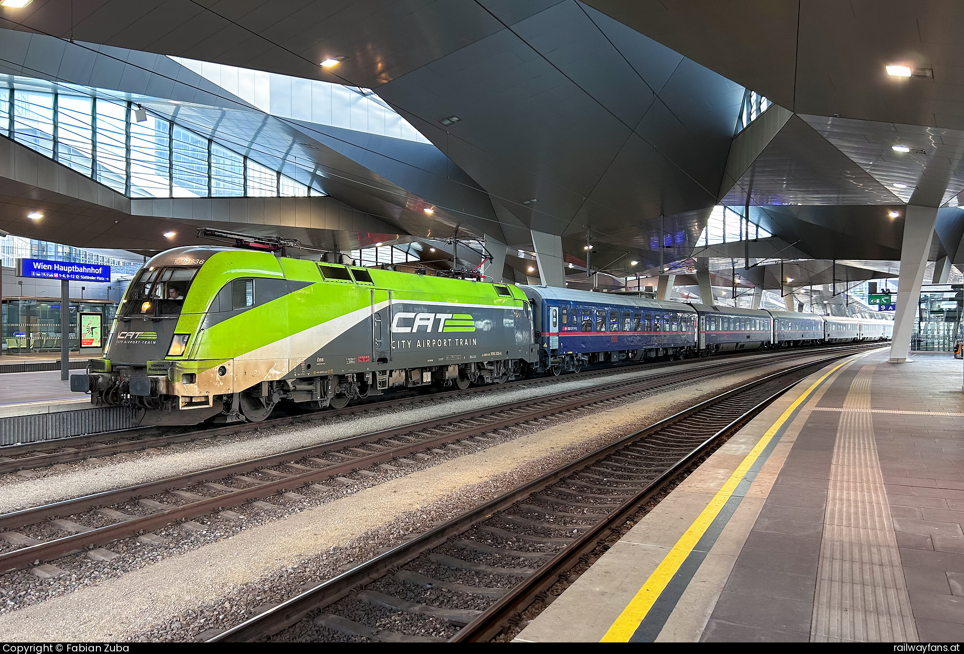 ÖBB 1016 036 in Wien HBF mit dem NJ 490  Railwayfans