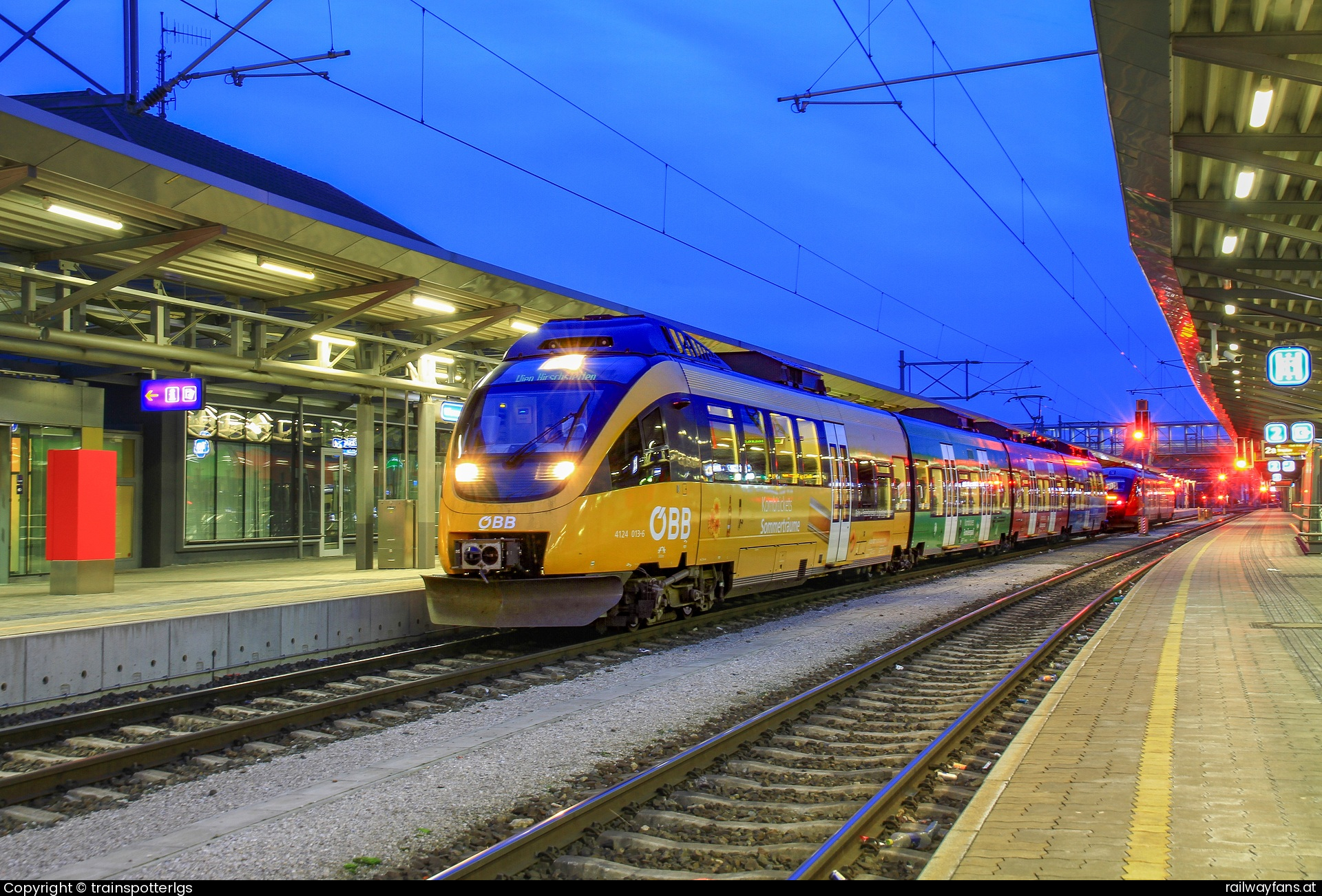 ÖBB 4124 013 in Wiener Neustadt Hauptbahnhof - ÖBB 4124 013 ''KlimaTalent'' spotted in Wiener Neustadt   Railwayfans