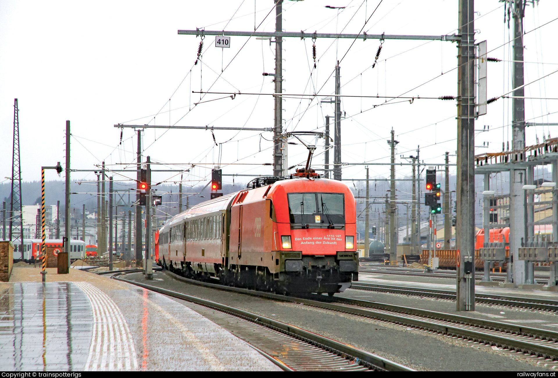 ÖBB 1116 147 in Salzburg Hauptbahnhof mit dem IC15802 - ÖBB 1116 147 ''Südbahn Lok'' spotted on IC15802 (Ws-IBK Autoreisezug) spotted in Salzburg HBF   Railwayfans