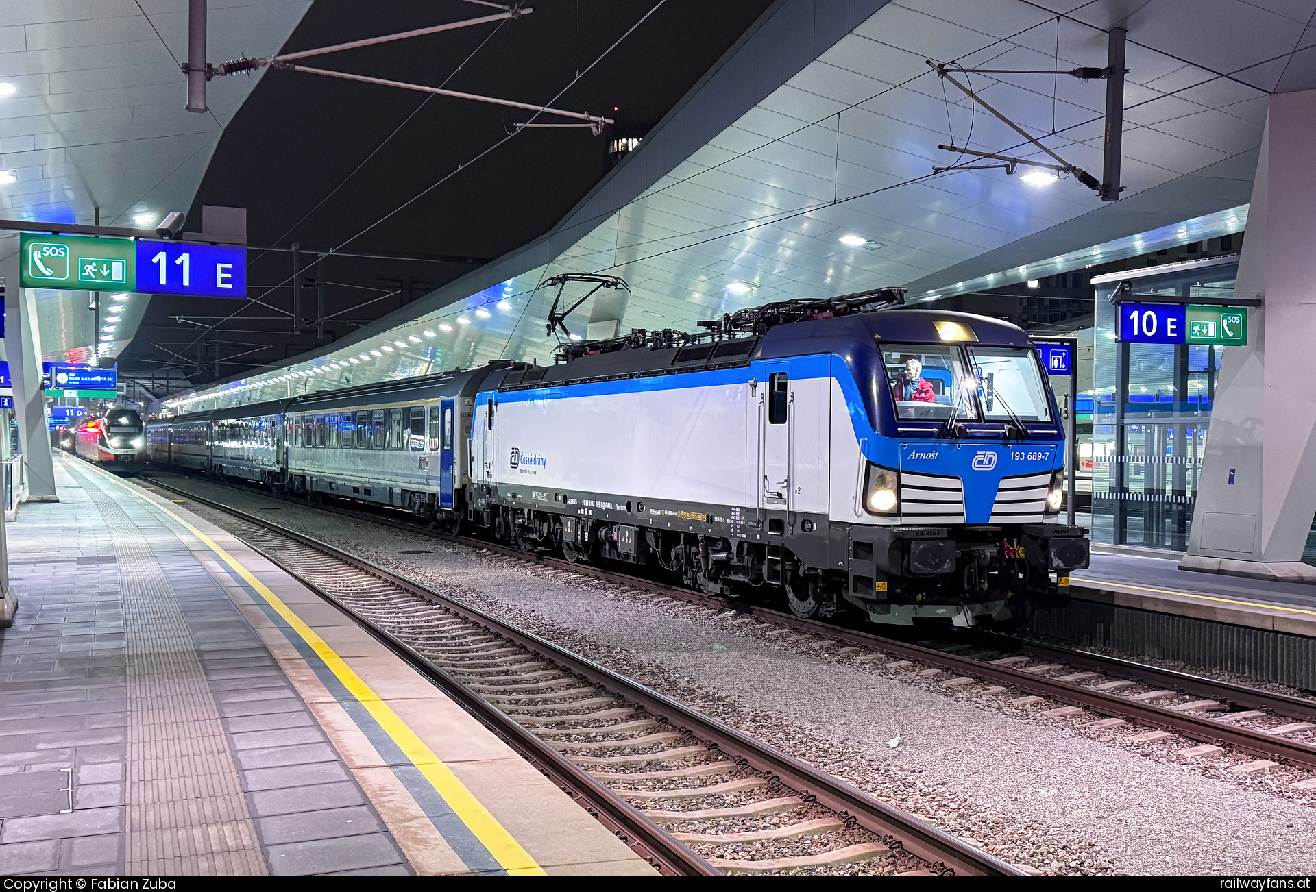 České dráhy 193 689 in Wien HBF mit dem EC 100  Railwayfans