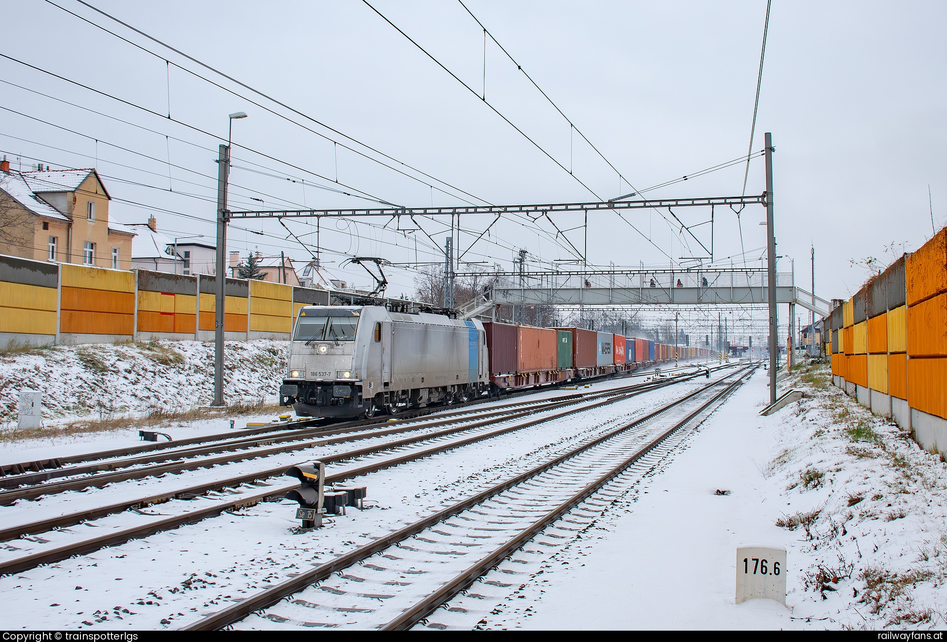 Railpool 186 537 in Za Drahou - MT (Railpool) 186 537 spotted in Praha - Hostivař   Railwayfans