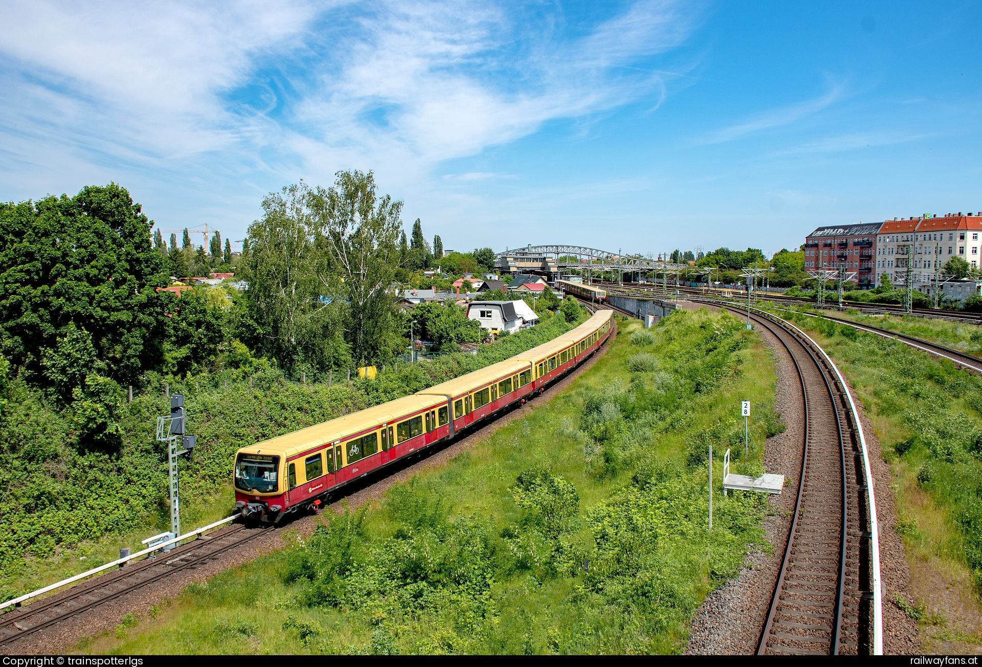 S-Bahn Berlin 481 330 in Berlin Gesundbrunnen - DB 481 330 spotted in Berlin - Gesundbrunnen
   Railwayfans