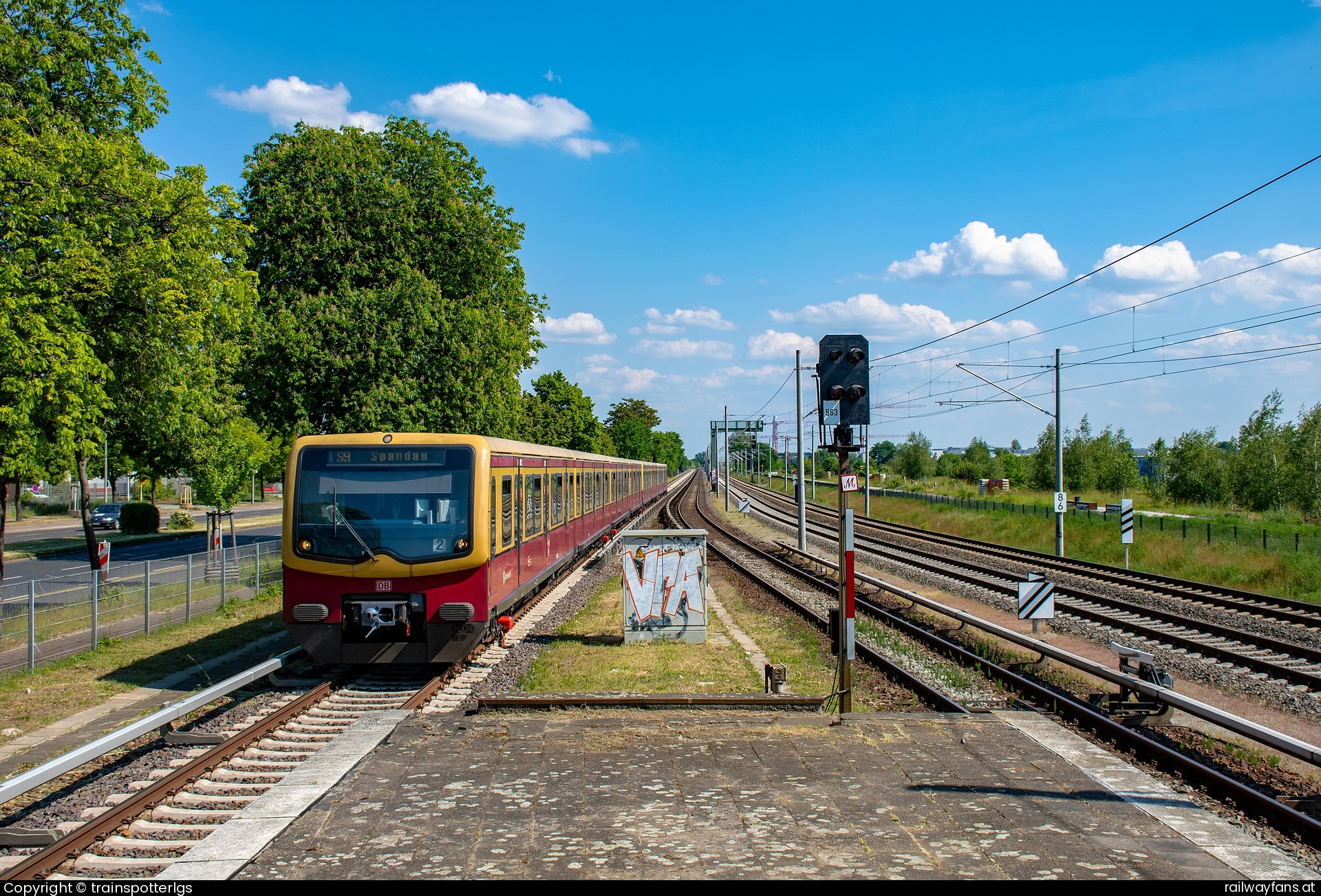 S-Bahn Berlin 481 263  in Johannisthal - DB 481 263 spotted in Berlin - S Johannisthal   Railwayfans