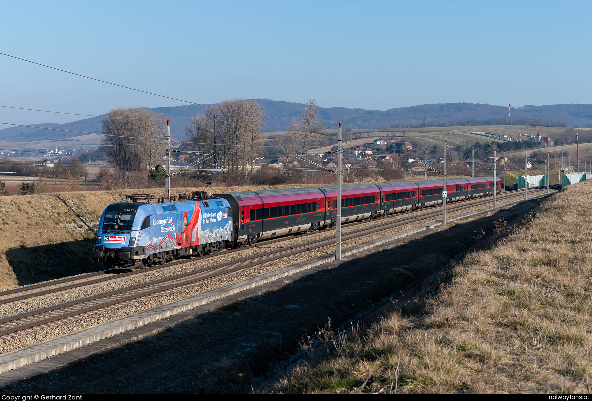ÖBB 1116 233 in Klein Staasdorf mit dem Railjet 268  Railwayfans
