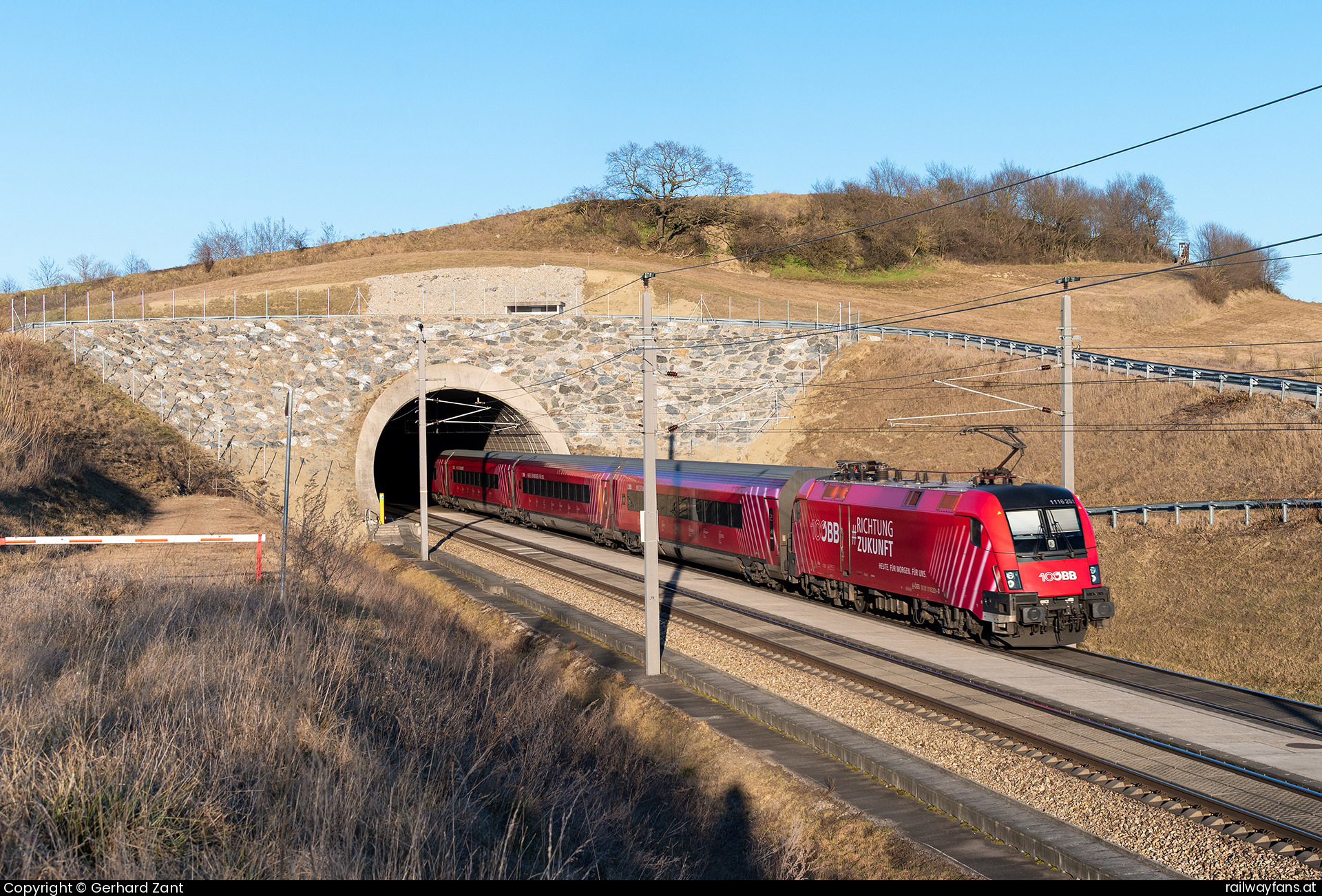 ÖBB 1116 251 in Weißenkirchen an der Perschling mit dem Railjet 649  Railwayfans