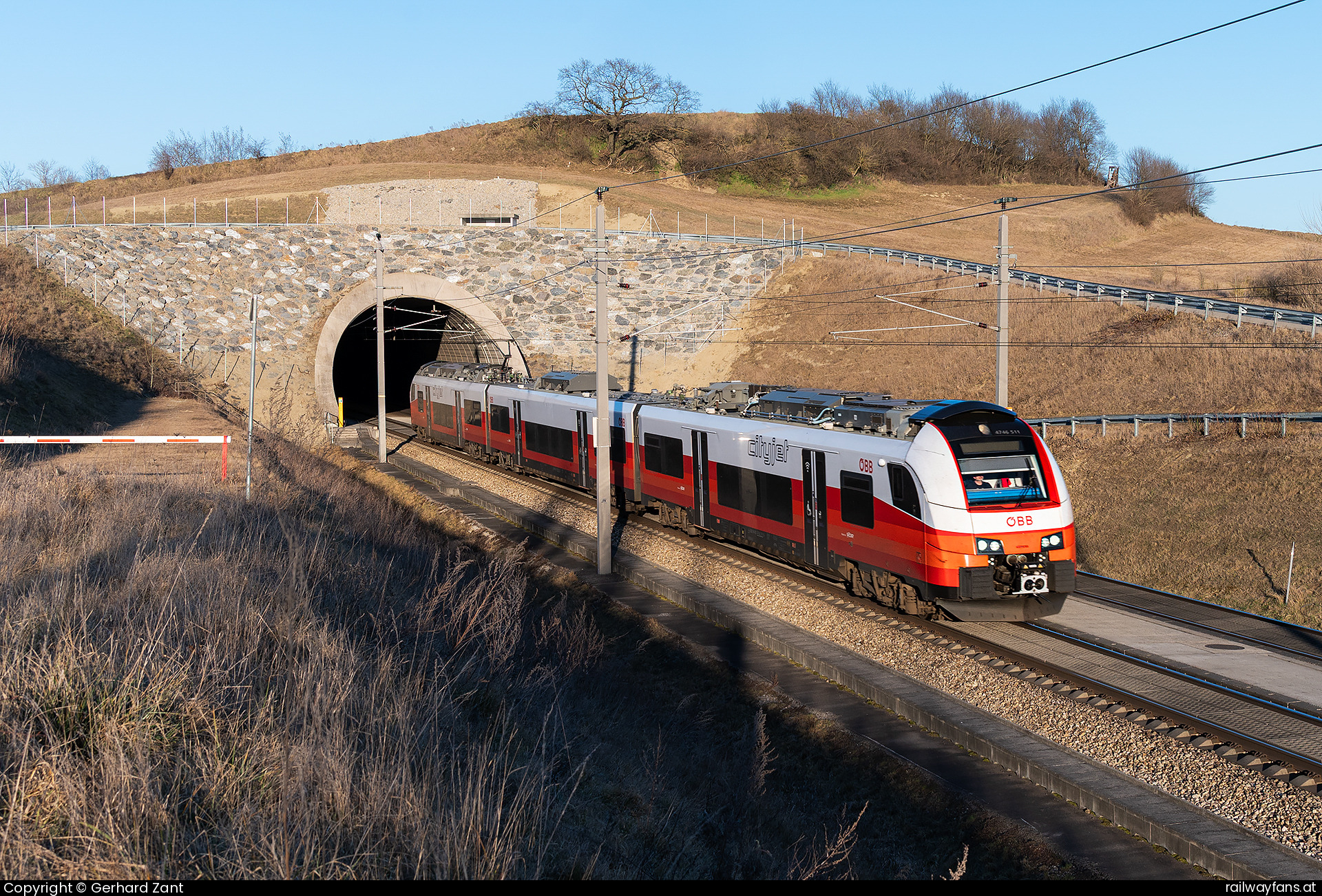 ÖBB 4746 011 in Weißenkirchen an der Perschling mit dem cjx 1924  Railwayfans