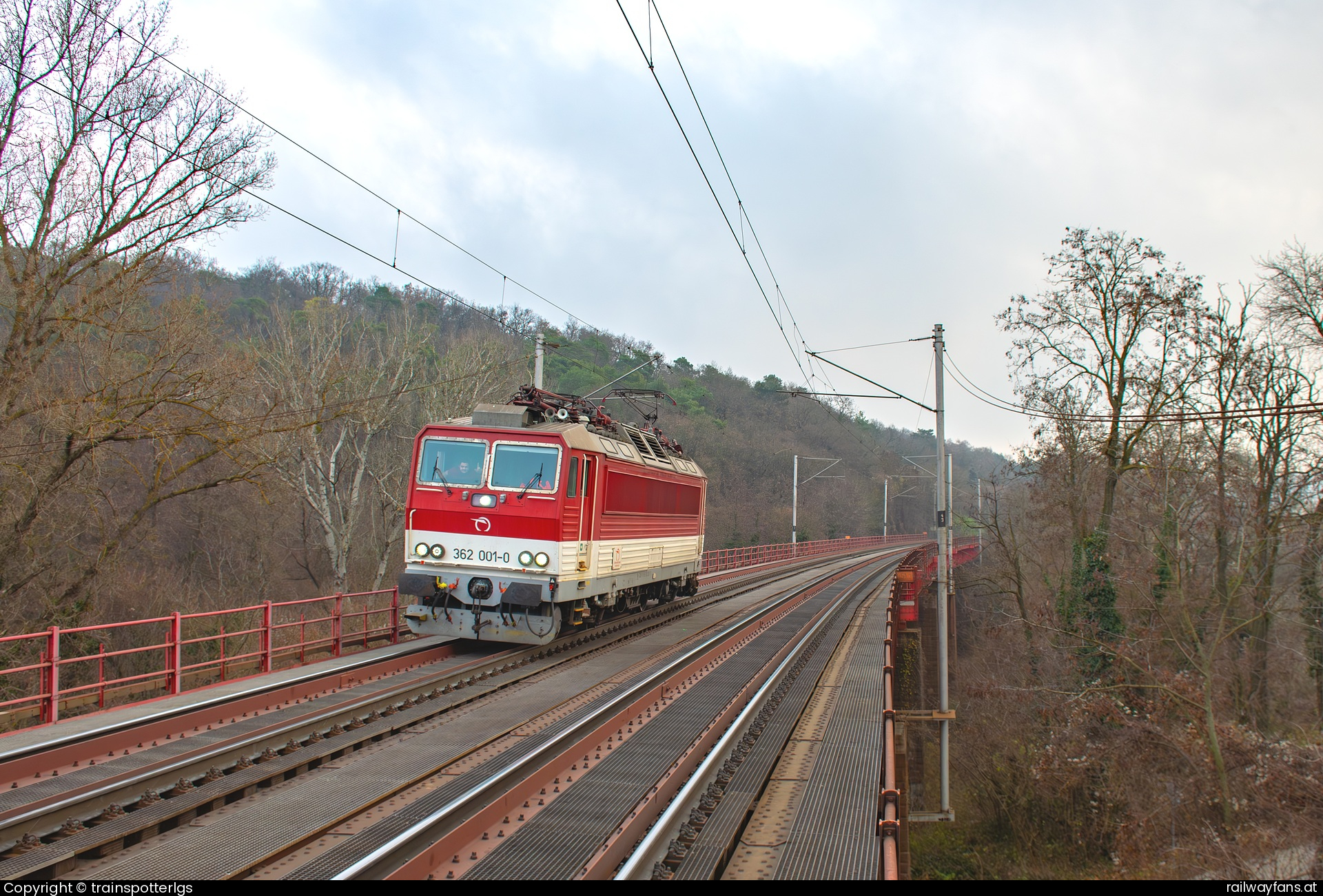 ZSSK 362 001 in Cesta na Červený most - ZSSK 362 001 spotted in Bratislava - Zel. Studienka   Railwayfans