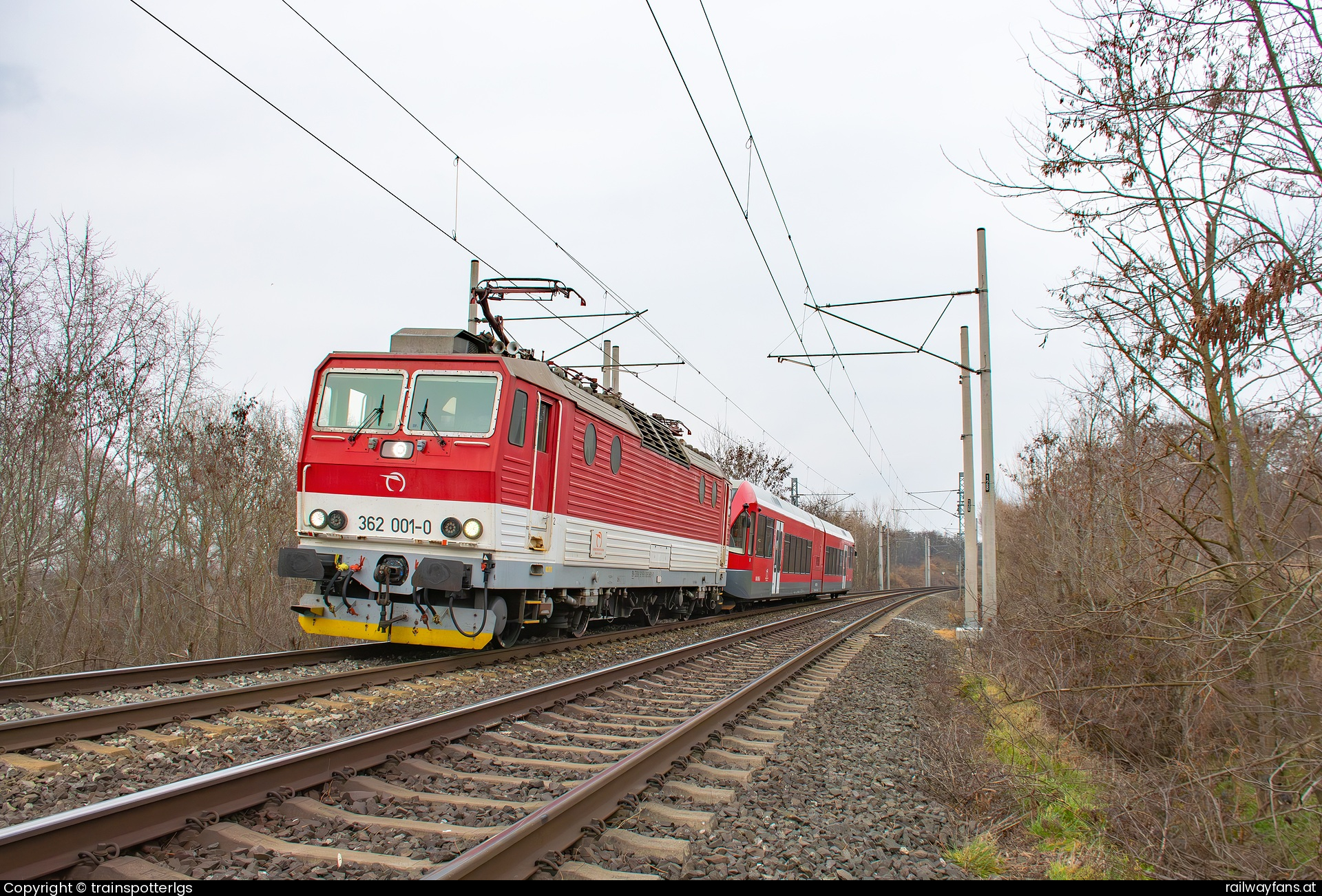ZSSK 362 001 in Theben-Neudorf - ZSSK 362 001 + 840 006 spotted in Devínske Jazero   Railwayfans