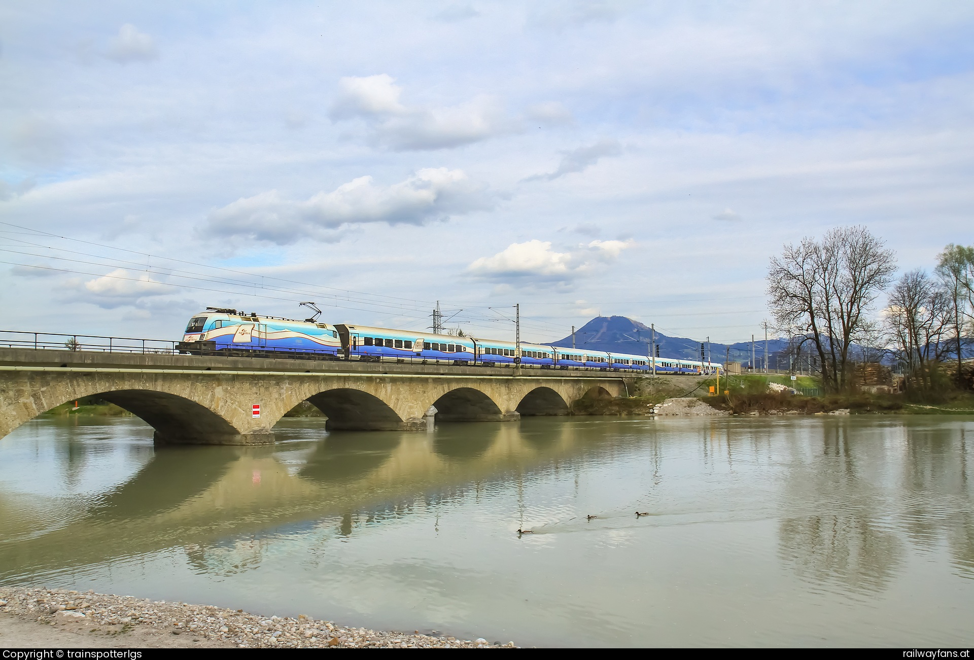 ÖBB 1116 251 in Saalbrück - ÖBB 1116 251 ''Ski Austria railjet'' spotted on Bridge AT/DE - Freilassing
   Railwayfans