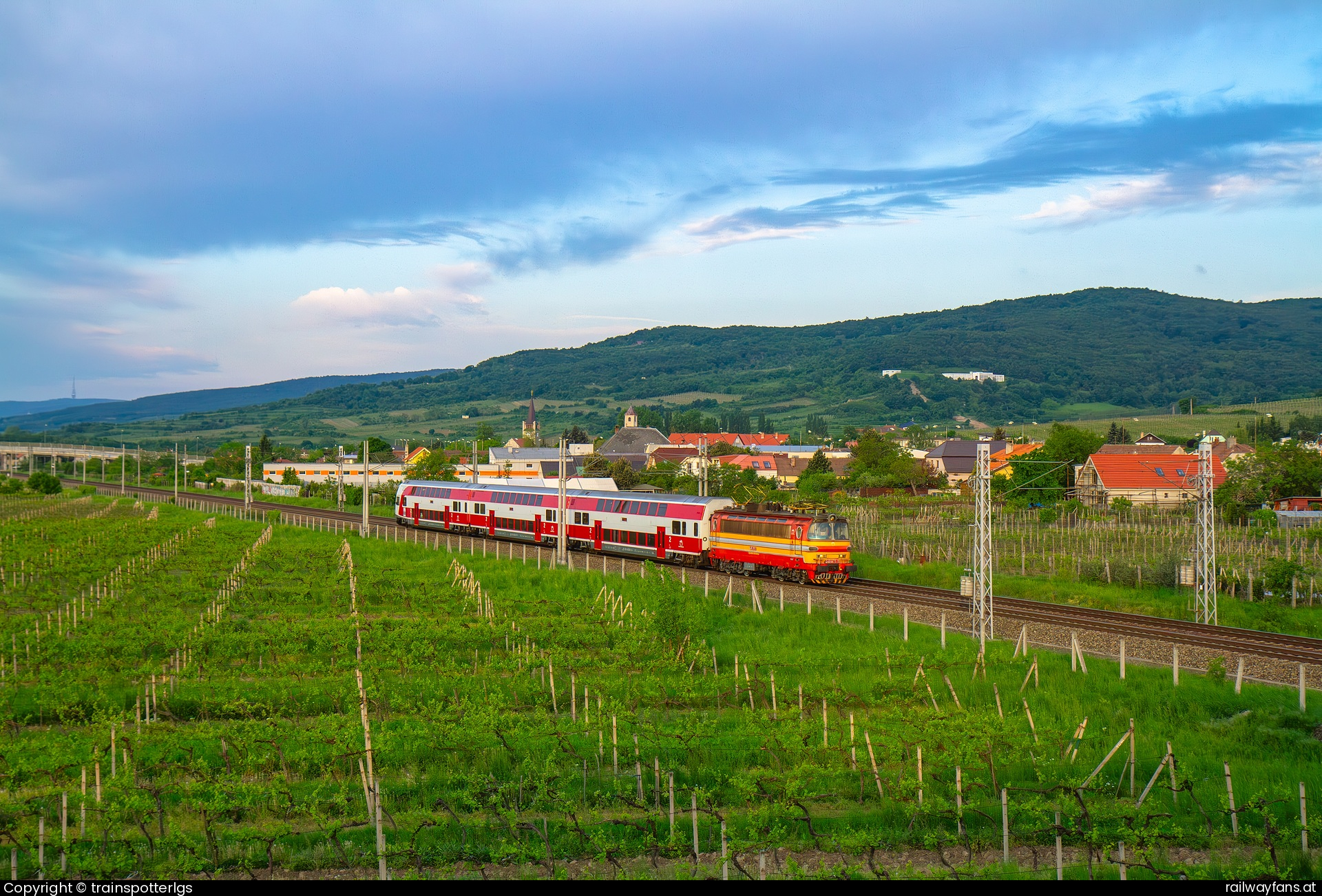 ZSSK 240 076 in Bösing - ZSSK 240 076 spotted in Pezinok   Railwayfans