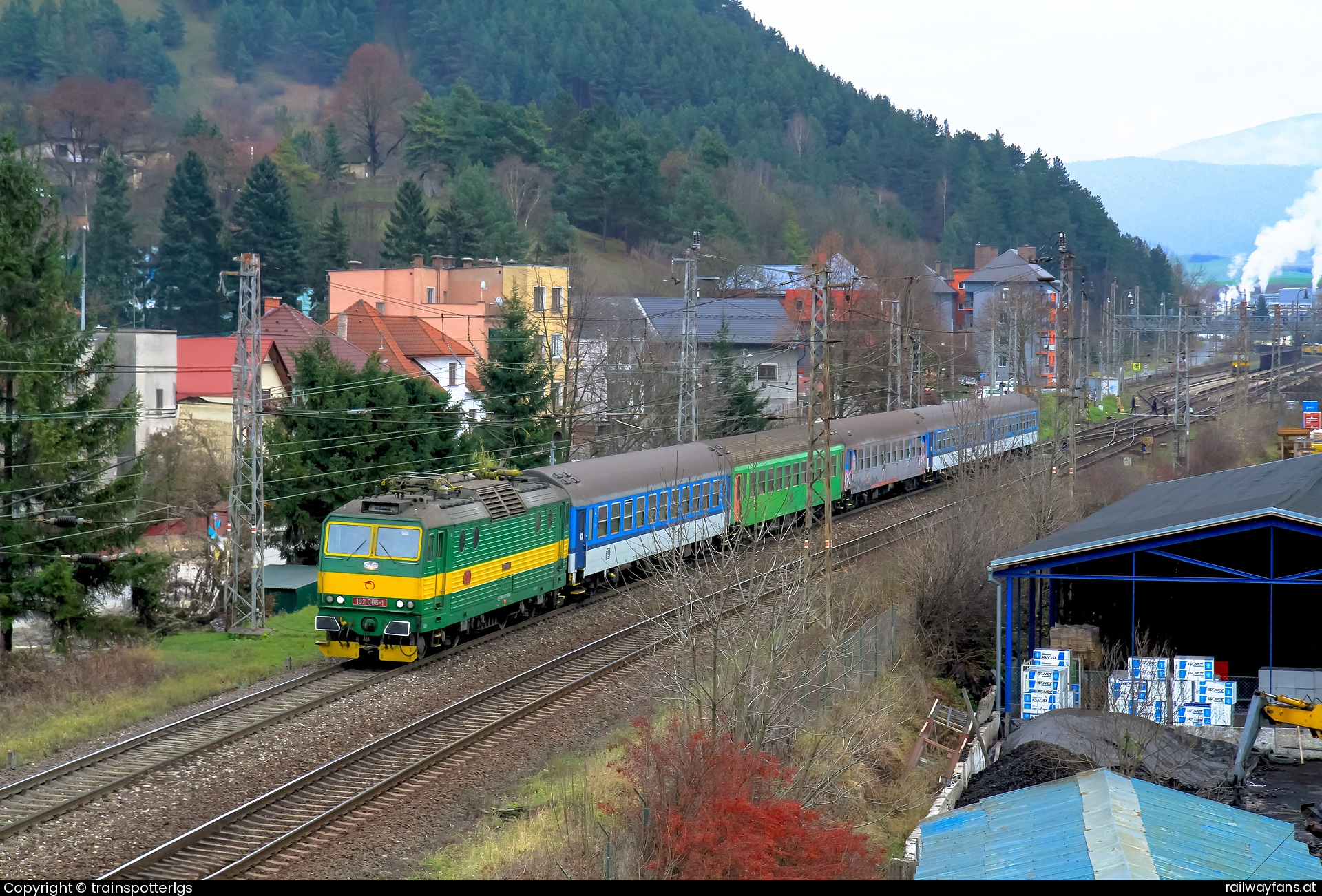 ZSSK 162 006 in Likavka - ZSSK 162 006 spotted in Ruzomberok
   Railwayfans