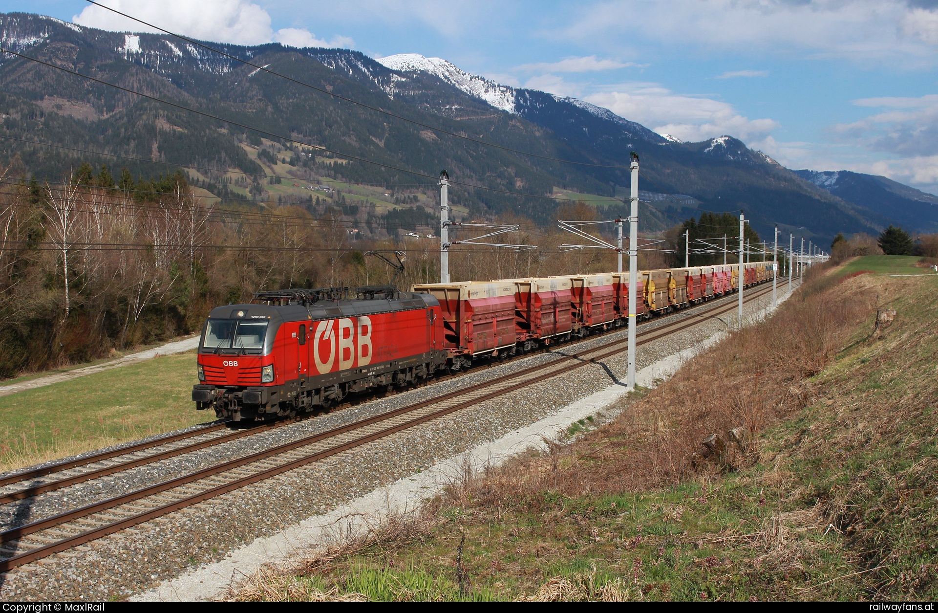 ÖBB 1293 026 in Au bei Gaishorn am See - Die 1293 026 bringt am 9.4.2025 einen leeren Erzzug von Leoben Donawitz nach Selzthal hier kurz vor dem Bahnhof Trieben.  Schoberpass Railwayfans