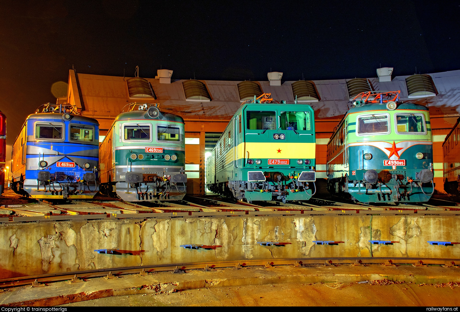 ZSSK Cargo 131 001 in kruhová remíza - From L -> IDSC121 056+CDC122 001+ZSSKC131 001+002+CD140 085   Railwayfans