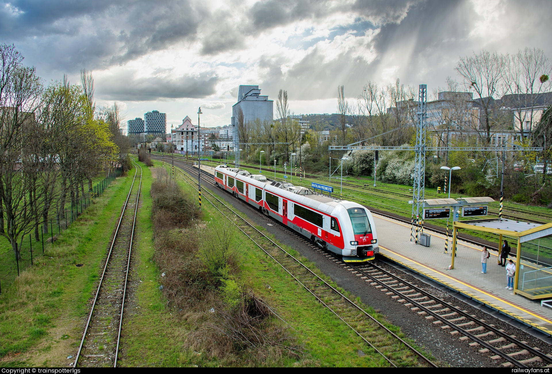 ZSSK 861 027 in Bratislava predmestie - ZSSK 861 027 spotted in Bratislava - Predmestie   Railwayfans