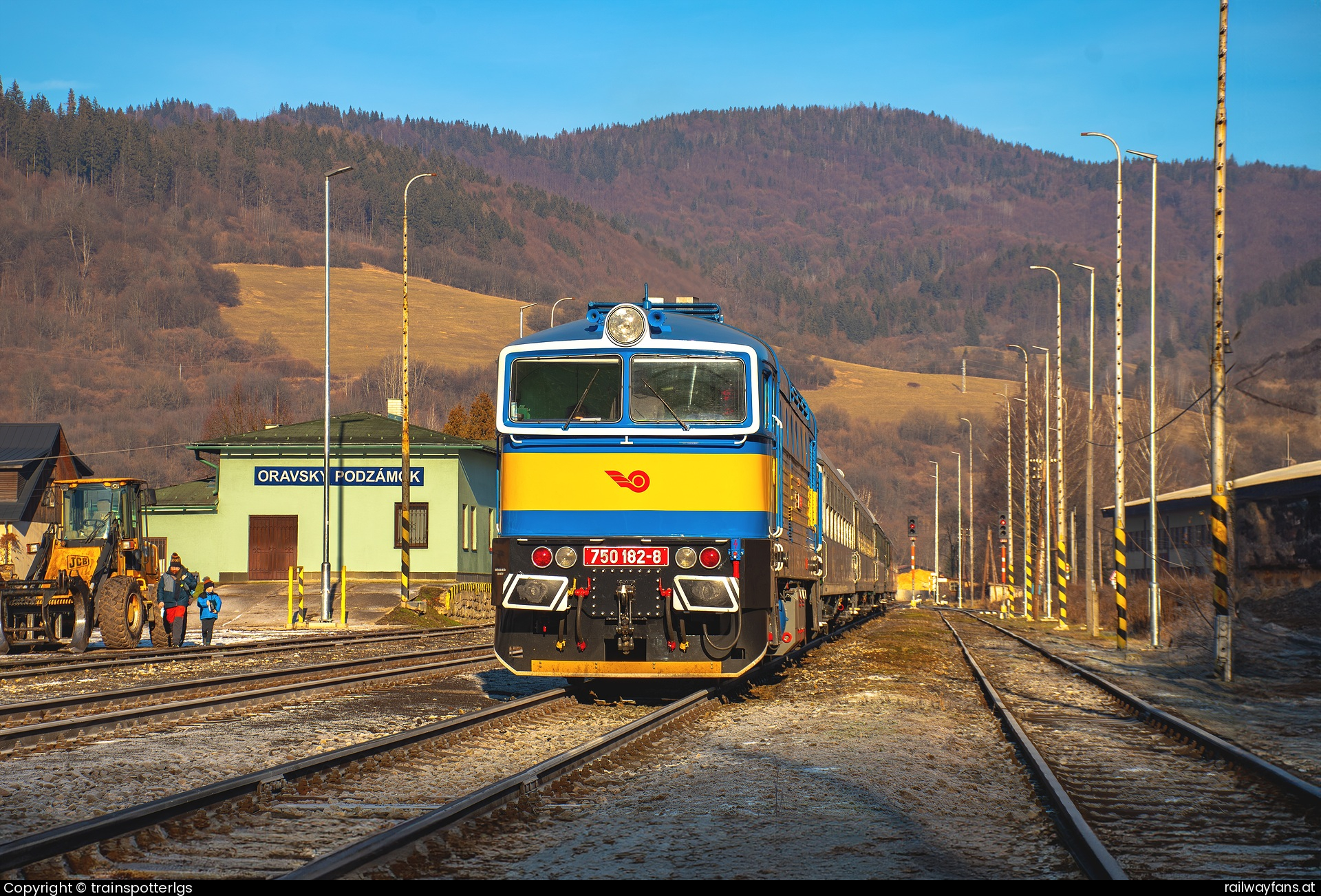 SVV 750 182 in Oravský Podzámok - SVV 750 182 spotted in Oravsky Podzamok   Railwayfans