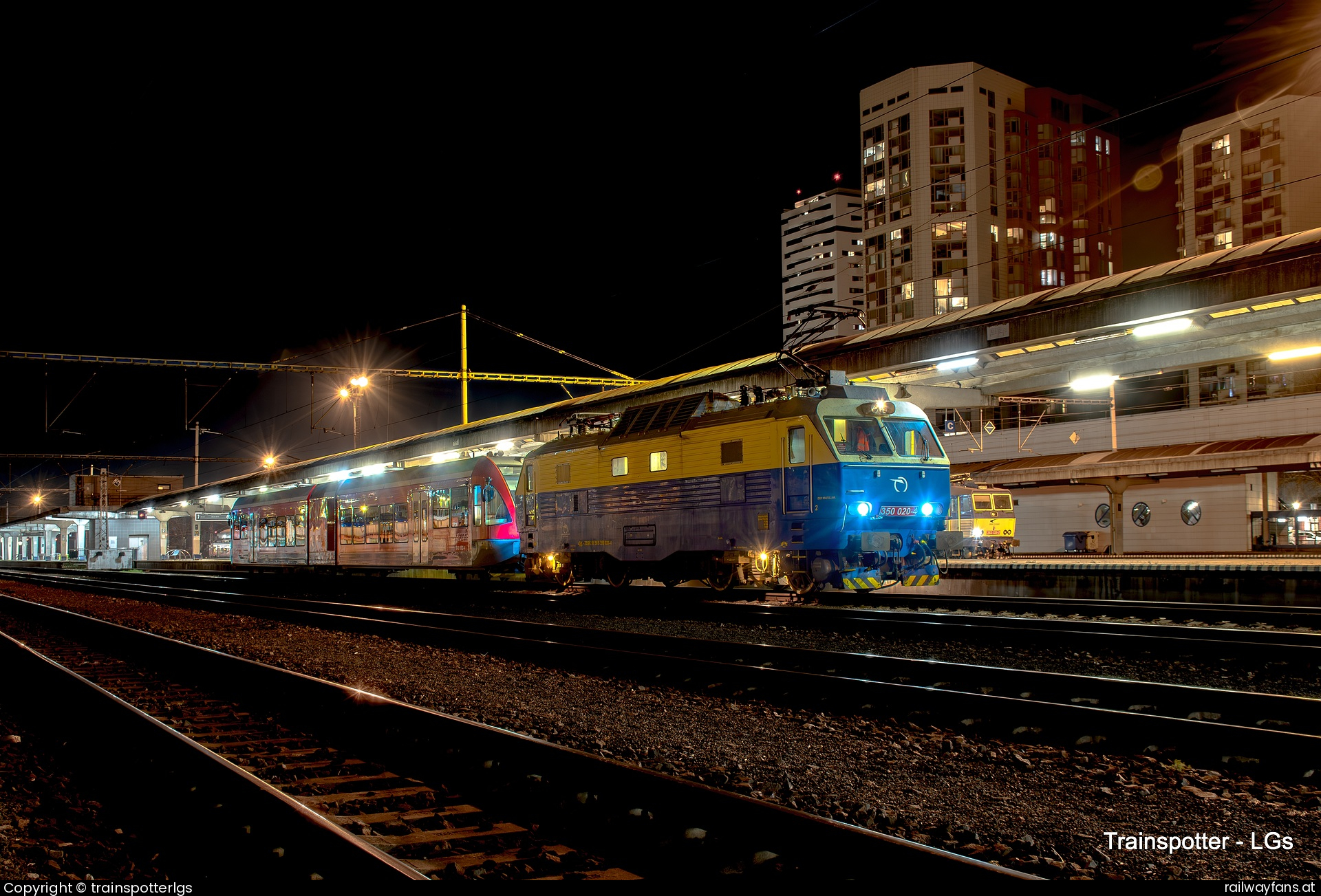 ZSSK 350 020 in Panónska cesta - ZSSK 350 020 + 840 002 spotted in Bratislava - Petrzalka   Railwayfans