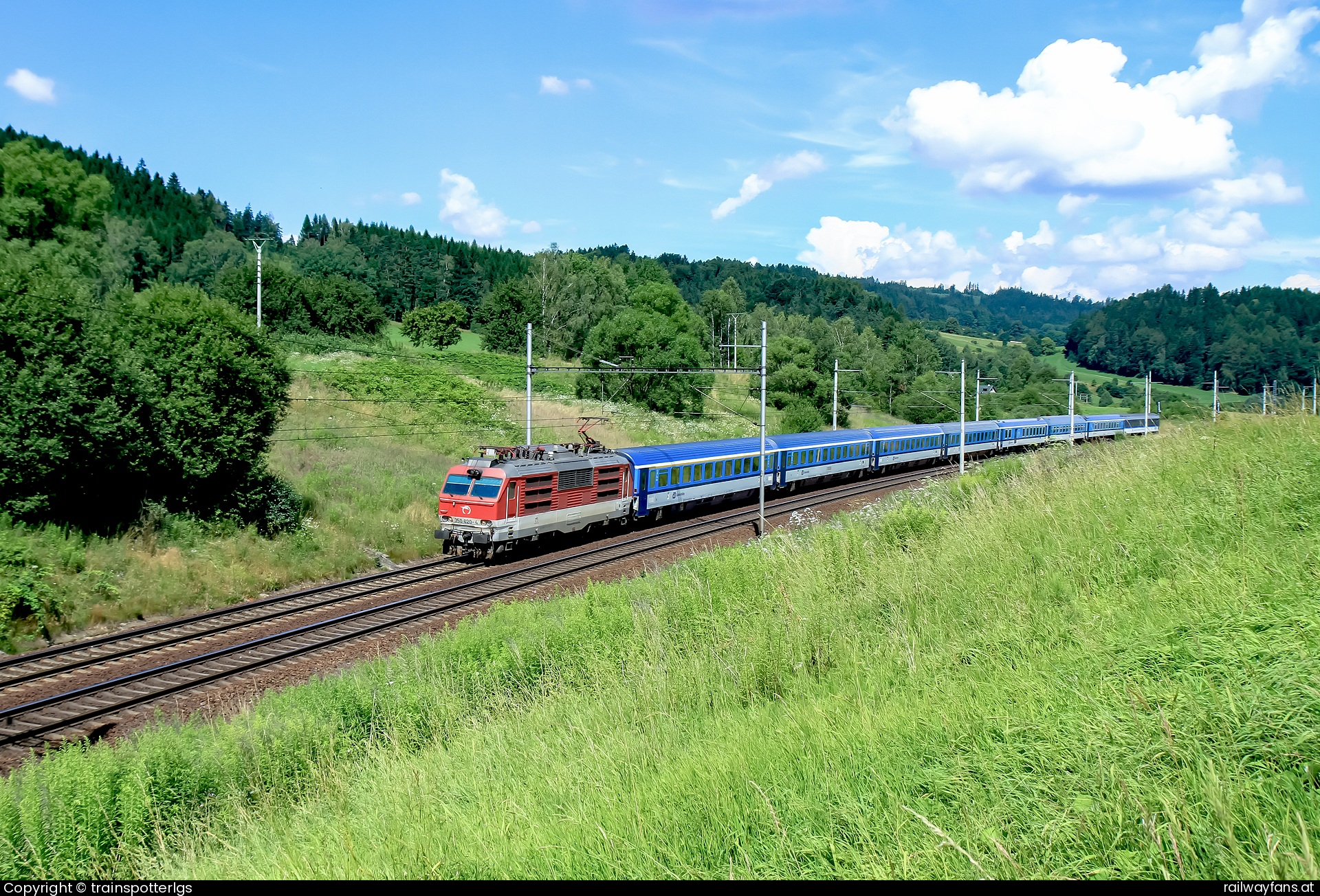 ZSSK 350 020 in Lhotka u České Třebové -  ZSSK 350 020 on EC spotted near Dlouhá Třebová   Railwayfans