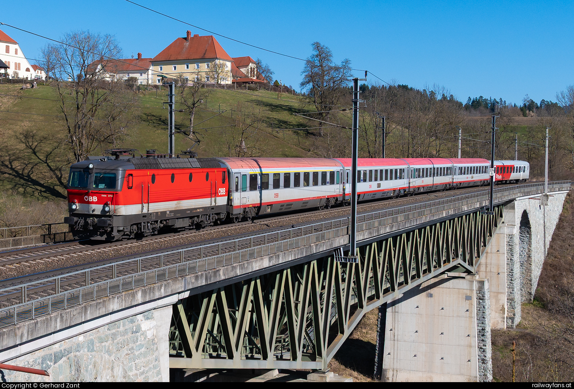 ÖBB 1144 274 in Sankt Peter mit dem IC 737  Railwayfans