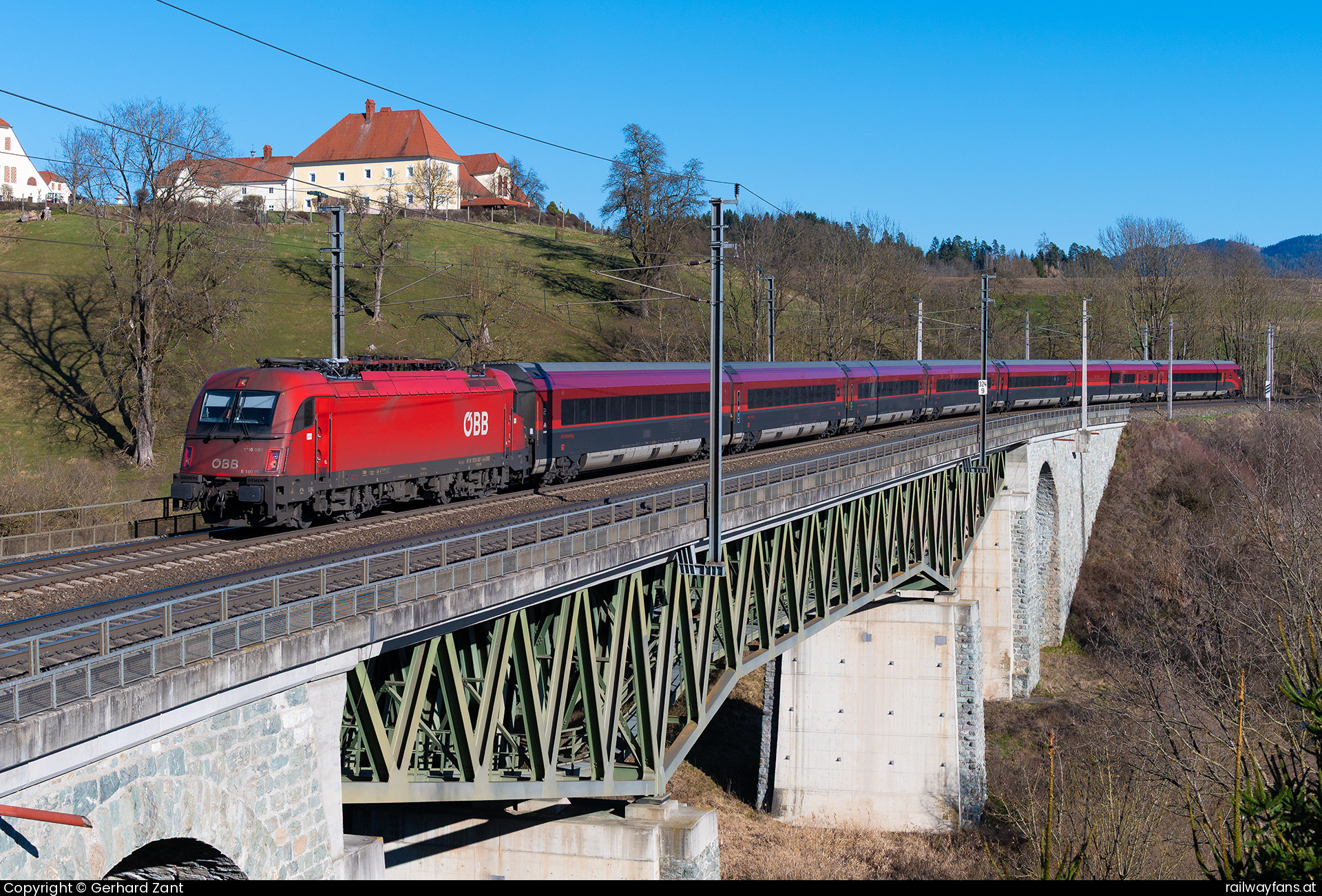 ÖBB 1216 007 in Sankt Peter mit dem RJ 133  Railwayfans
