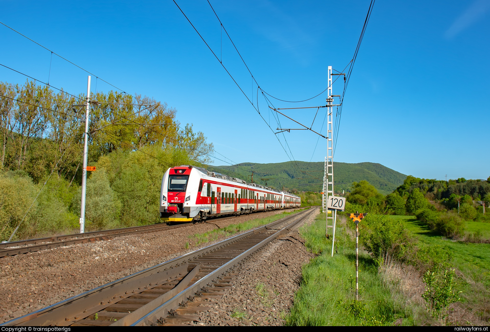 ZSSK 661 011 in Družstevná pri Hornáde - ZSSK 661 110 + 013 spotted in Kostoľany nad Hornádom   Railwayfans