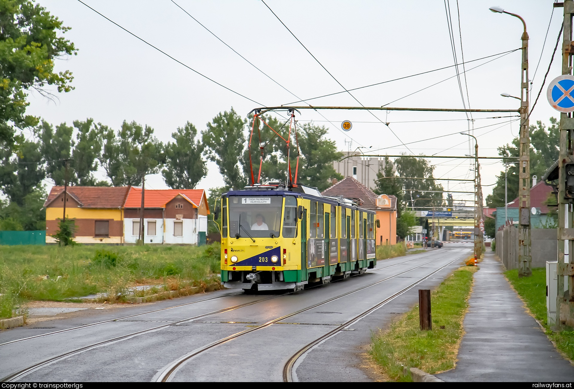MVK 203 in Üteg utca - MVK 203 spotted near Depot   Railwayfans