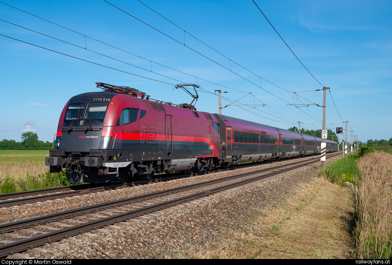 ÖBB 1116 218 in Gramatneusiedl Ostbahn | Wien Hbf - Hegyeshalom Railwayfans