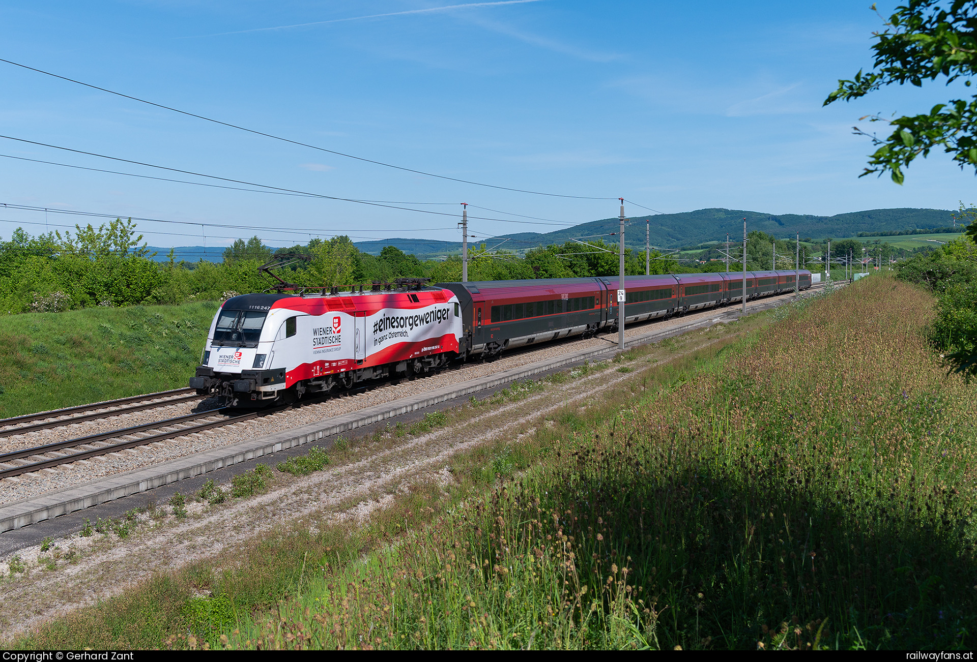 ÖBB 1116 247 in Baumgarten am Tullnerfeld mit dem railjet 647  - 1116 247 