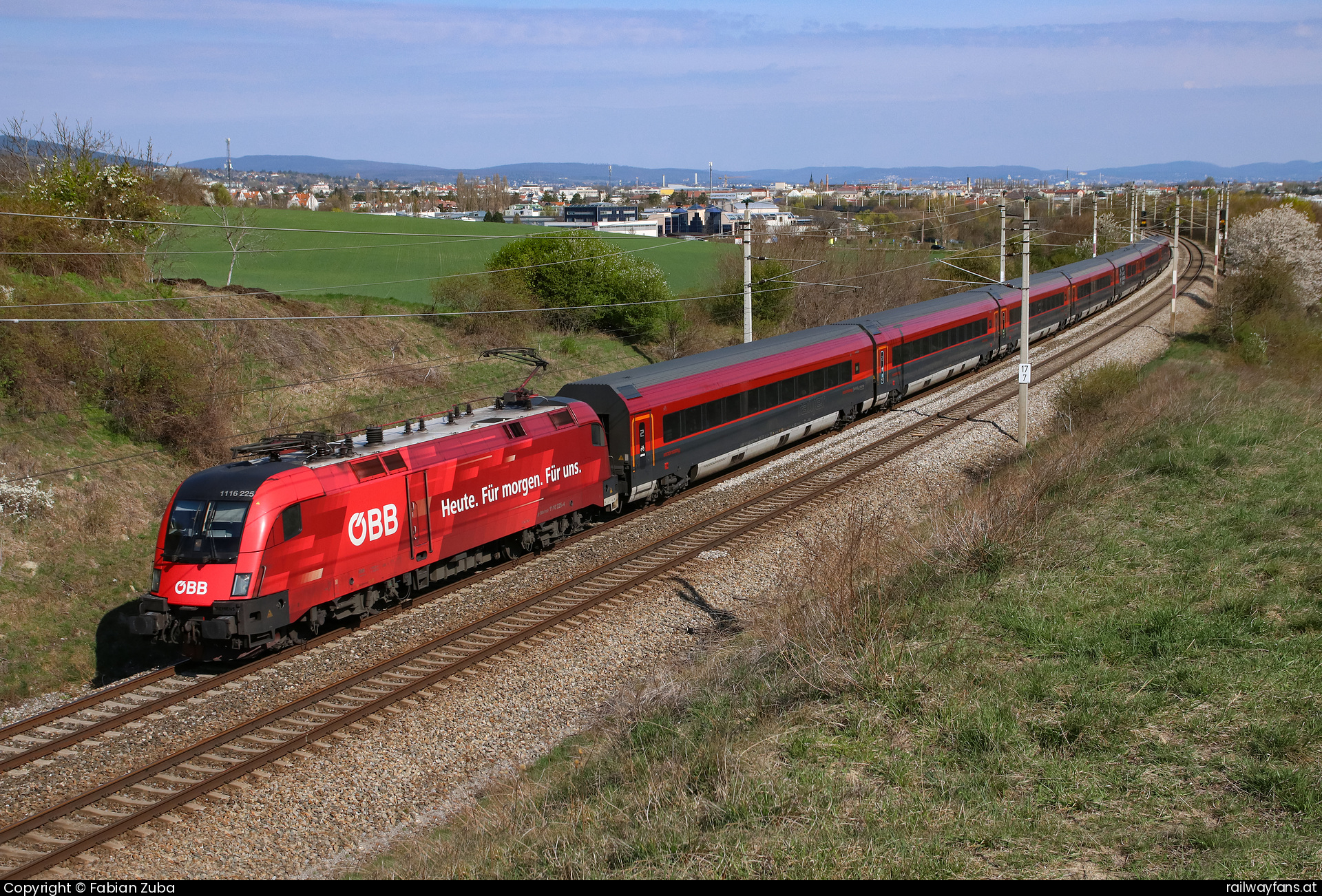 ÖBB 1116 225 in Neu-Guntramsdorf mit dem RJ 559  Railwayfans