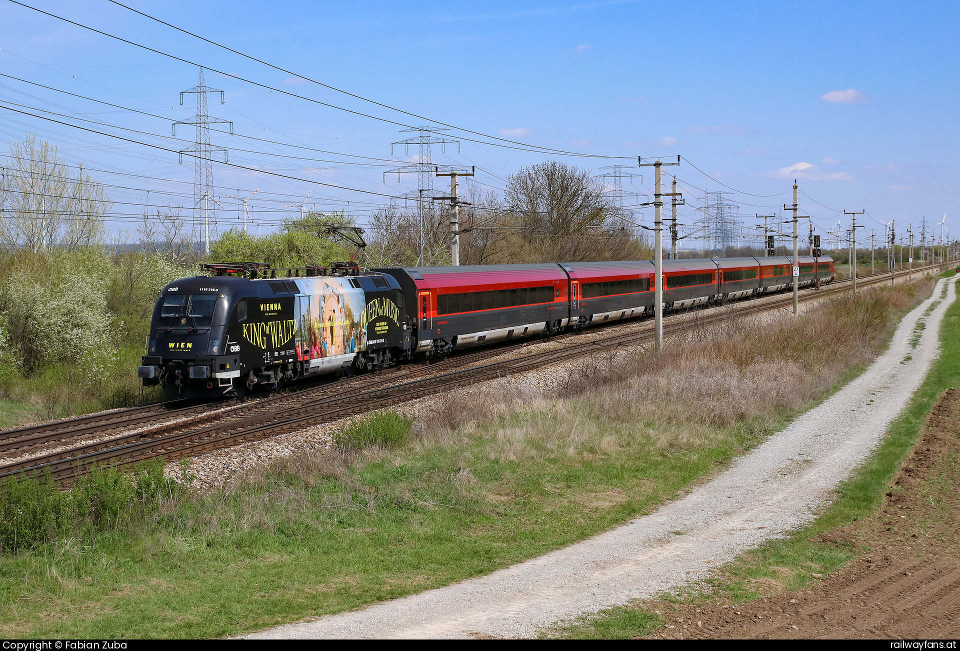 ÖBB 1116 216 in Götzendorf mit dem RJ 62  Railwayfans