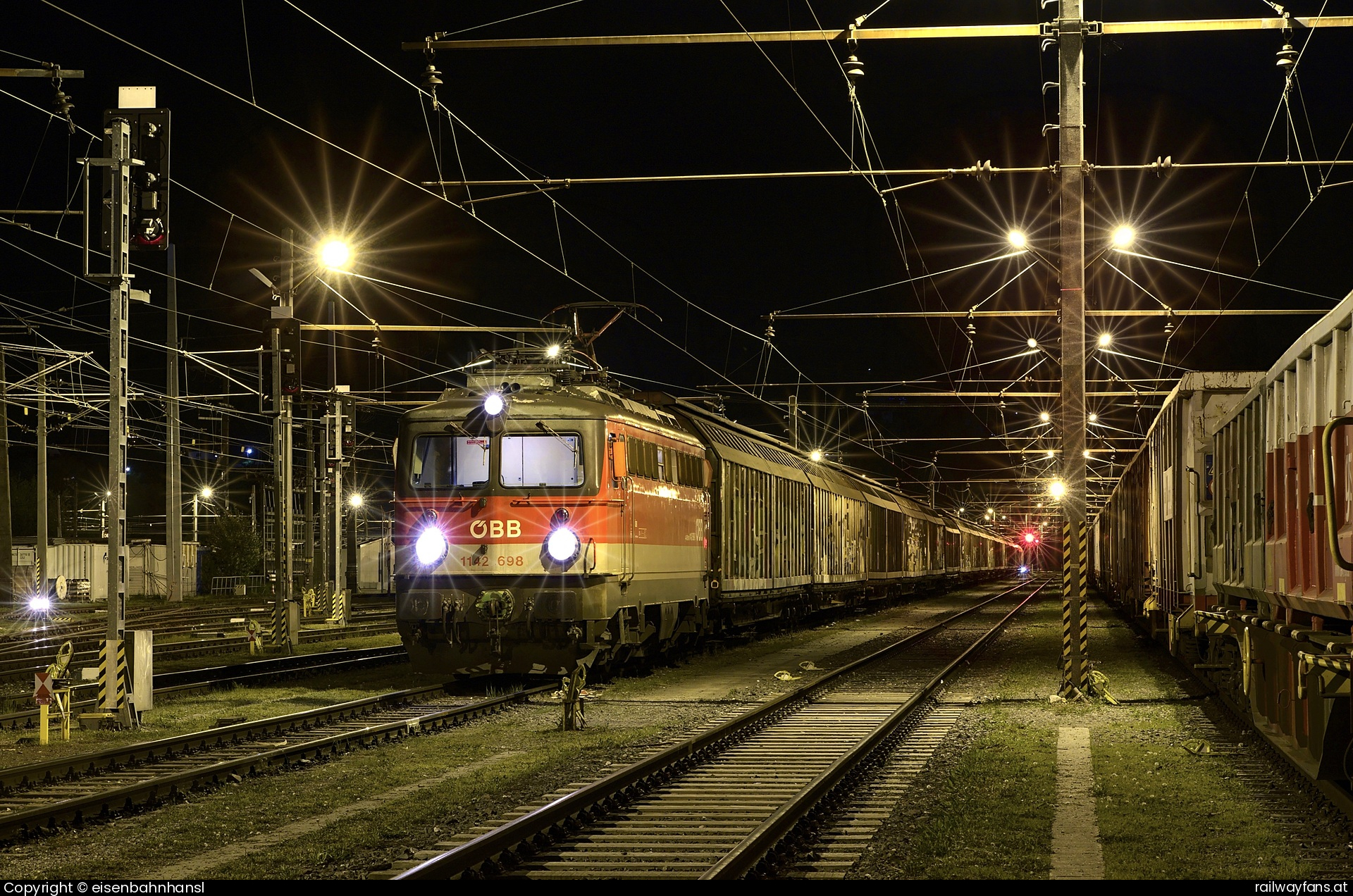 ÖBB 1142 698 in Bruck/Mur Fbf. mit dem GAG 57765 Südbahn | Wien Hbf -  Spielfeld Straß Railwayfans