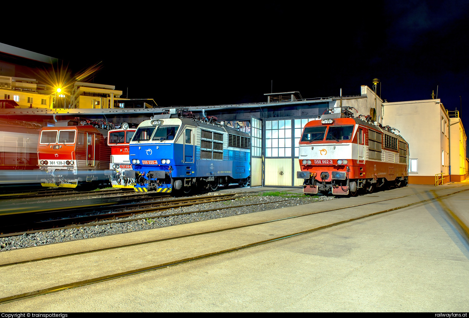 ZSSK 350 002 in Tupého - ZSSK 350 002 ''Titanic'' & 350 020 spotted in Bratislava - Depo   Railwayfans