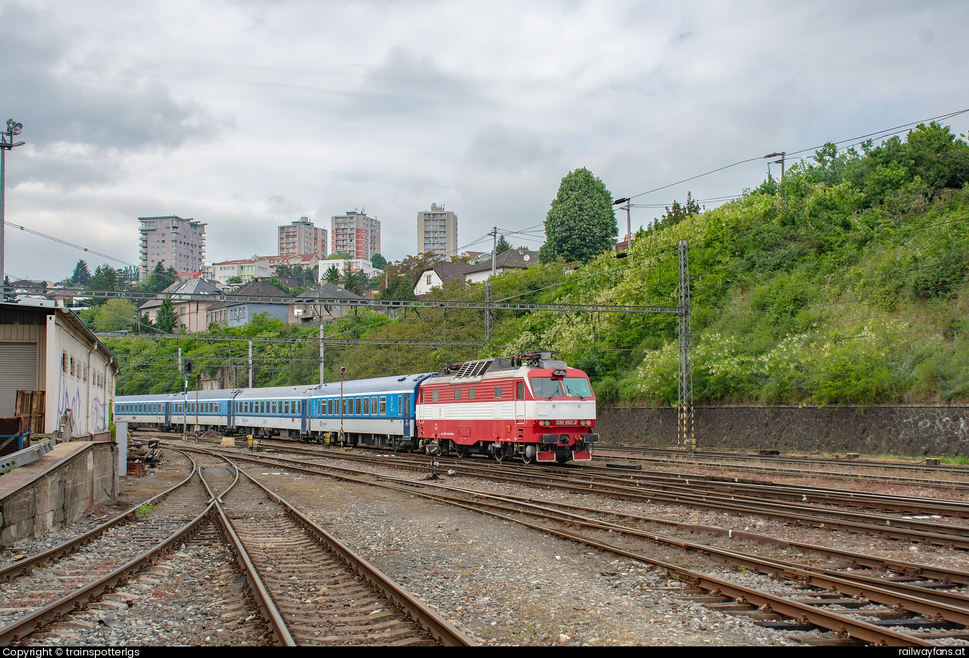 ZSSK 350 002 in Jaskový rad - ZSSK 350 002 ''Titanic''' leave Slovakia to Cz Goodbye
   Railwayfans