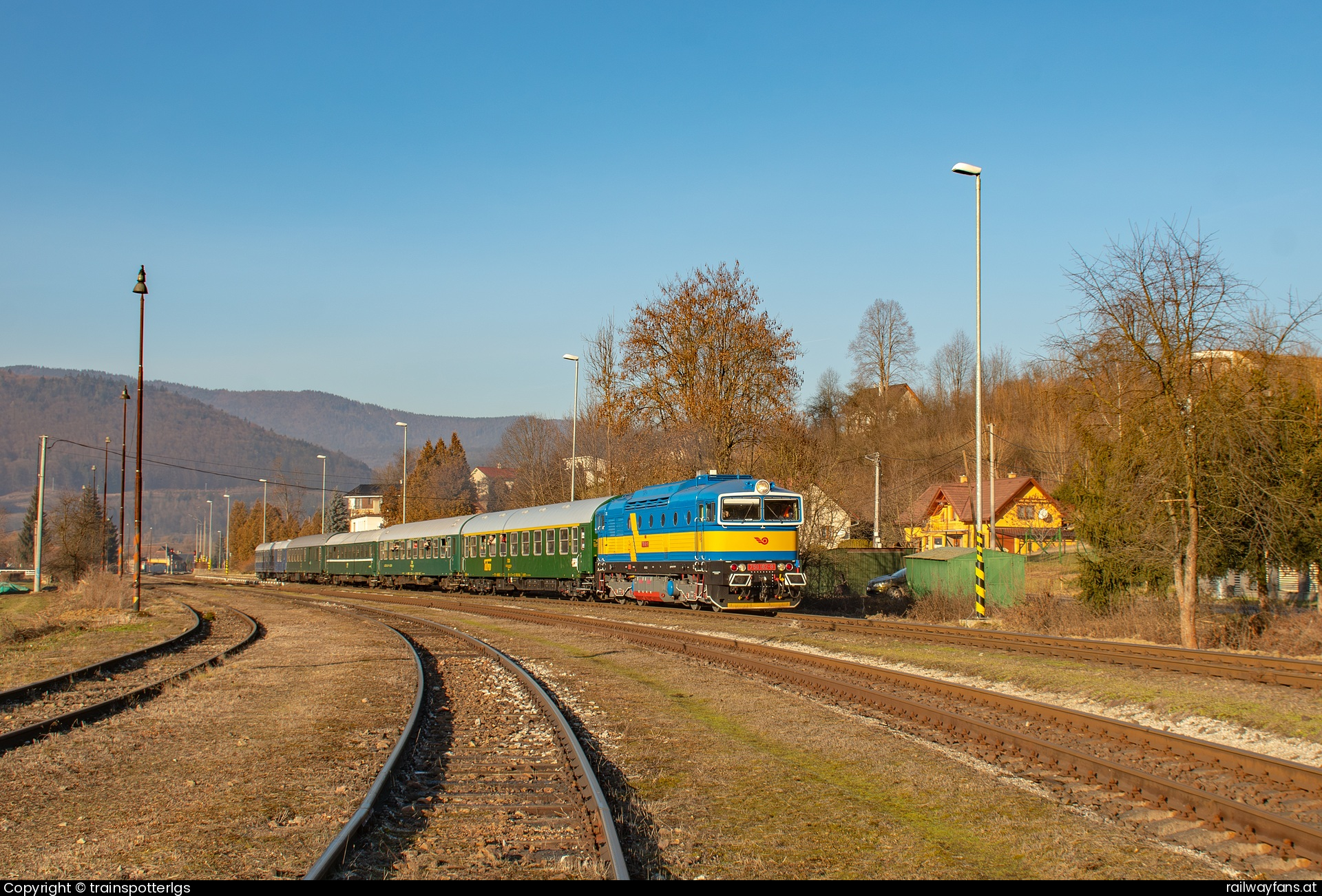 SVV 750 182 in Medzibrodie nad Oravou - SVV 750 182 spotted in Medzibrodie nad Oravou
   Railwayfans