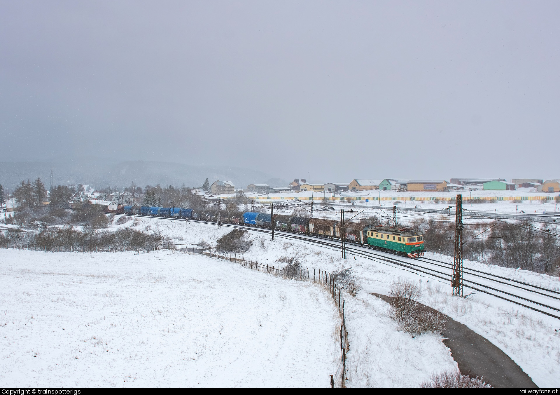 ZSSK Cargo 183 001 in Waagsdorf - ZSSKC 183 001 on Pn 161500 spotted in Vazec   Railwayfans