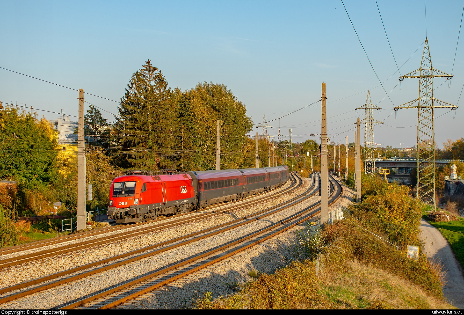 ÖBB 1116 132 in Wienflussweg - ÖBB 1116 132 on RJ spotted in Wien   Railwayfans