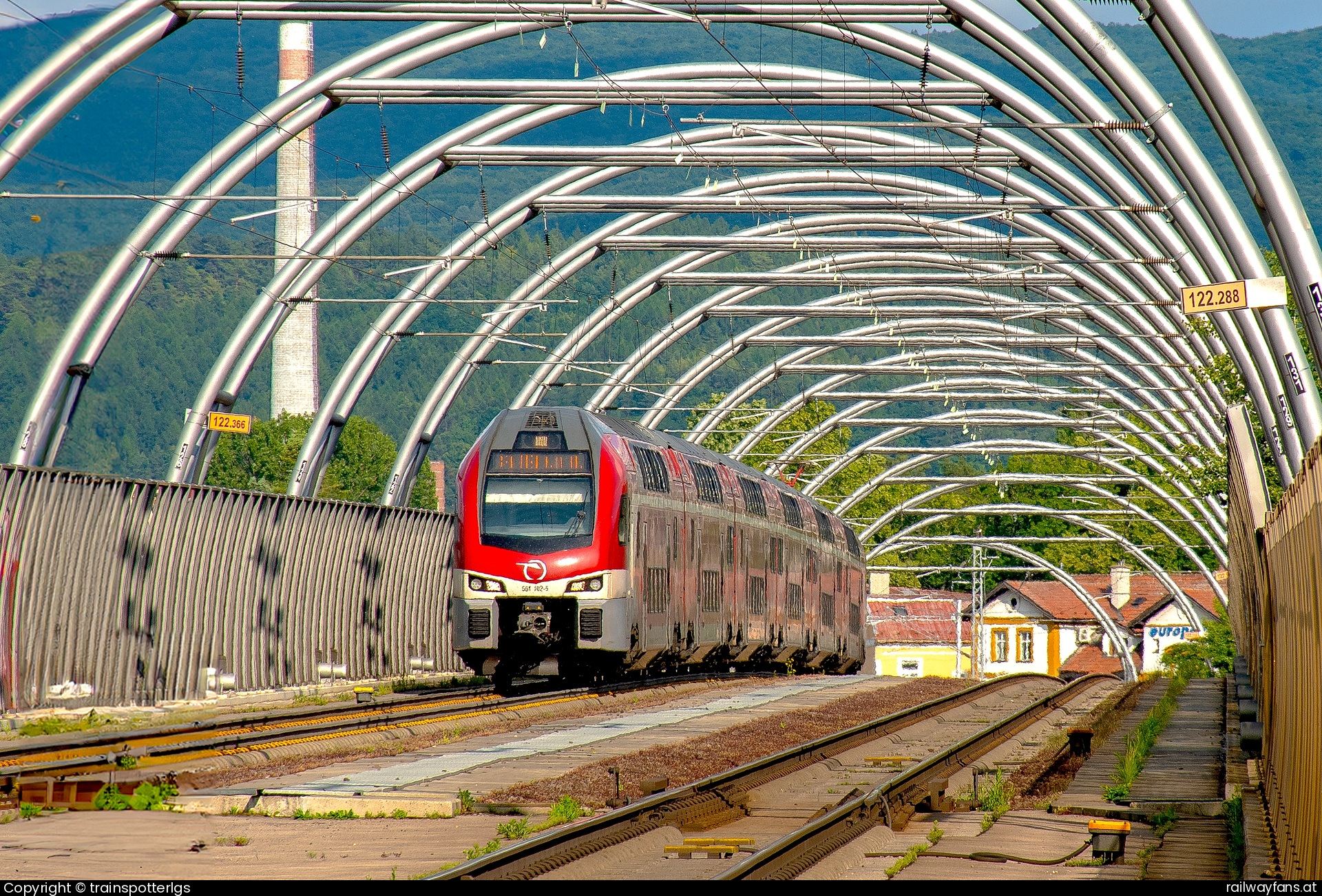 ZSSK 561 002 in Radlinského - ZSSK 561 002 spotted in Trencin - Zlatovce
   Railwayfans
