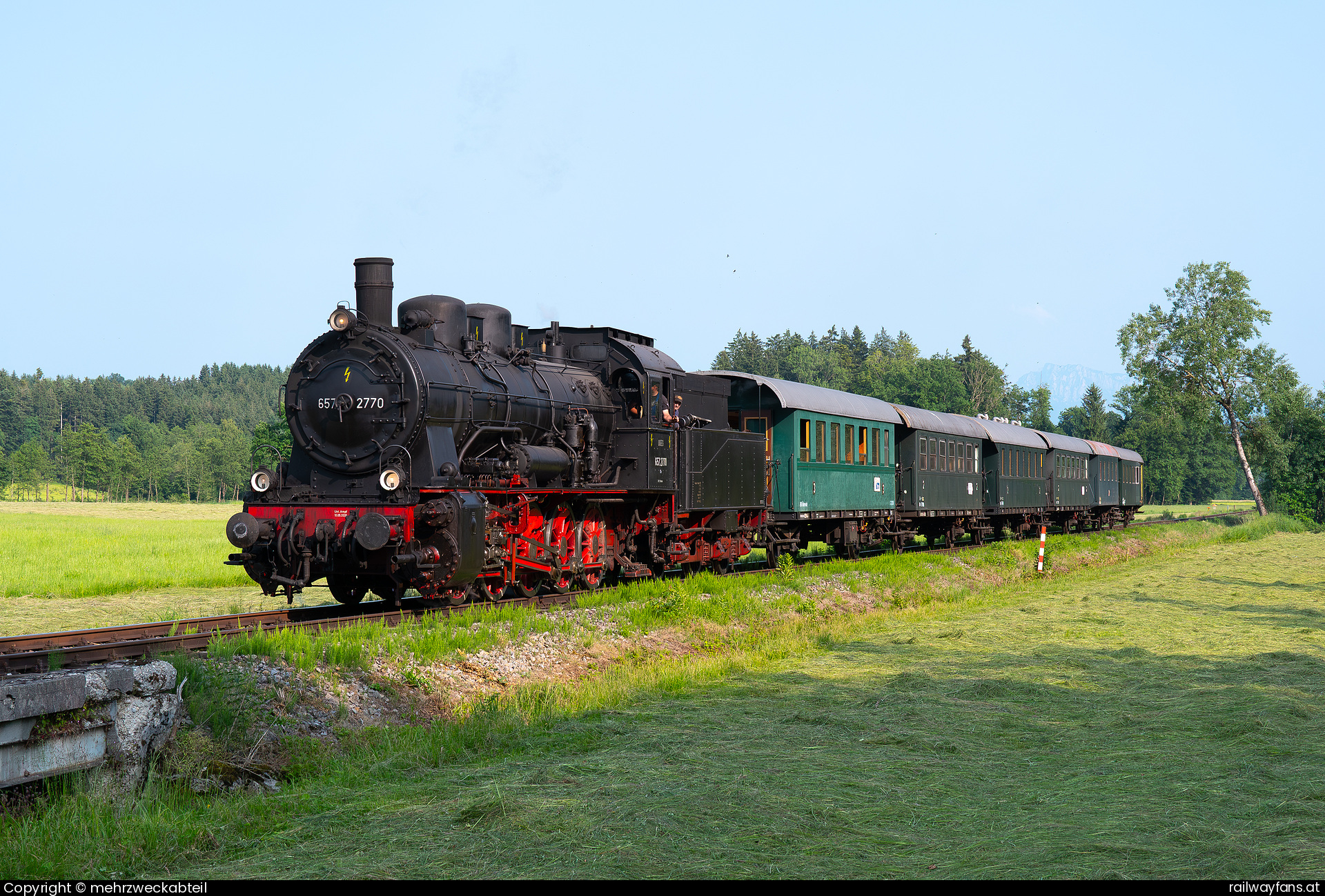 ÖGEG 657 2770 in Puchkirchen am Trattberg - Der letzte Zug der heurigen Pfingstdampftage auf dem Weg von Timelkam nach Ampflwang  Ampflwangerbahn Railwayfans
