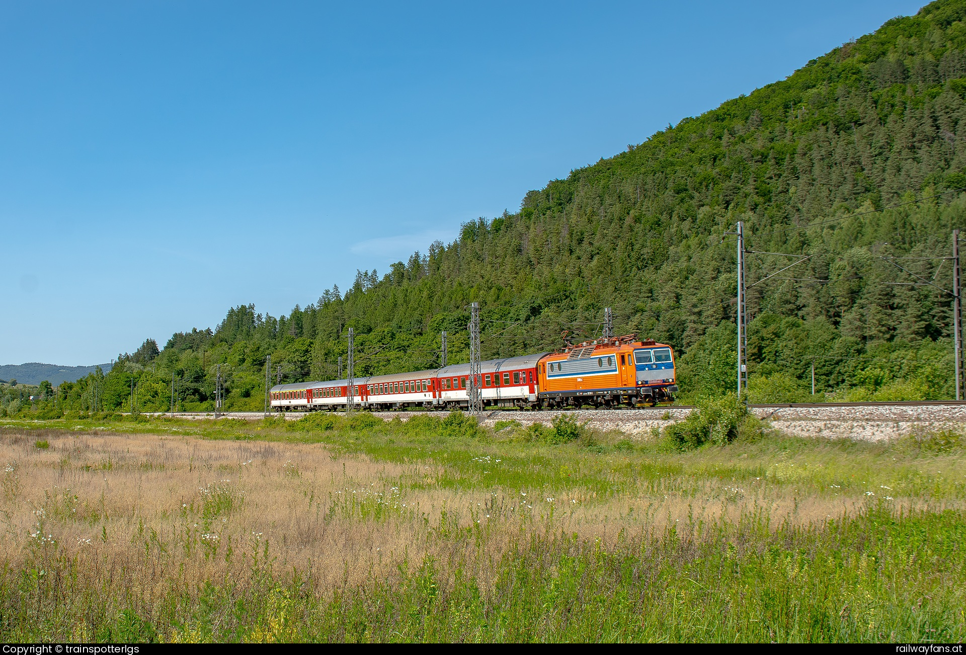 České dráhy 362 001 (ES499 1001) in Zábrežná - CD 362 001 ''Retro'' spotted in Brodno
   Railwayfans