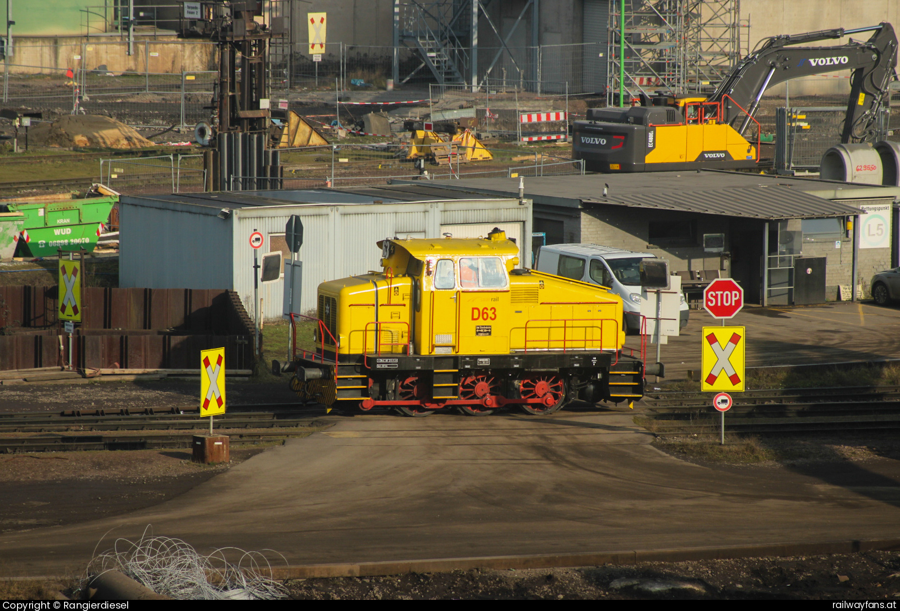 Saar Rail GmbH  D63 in Leinpfad - D63 (26565/1959) am 19.01.2025 auf dem Gelände der Saarstahl AG in Völklingen    Railwayfans