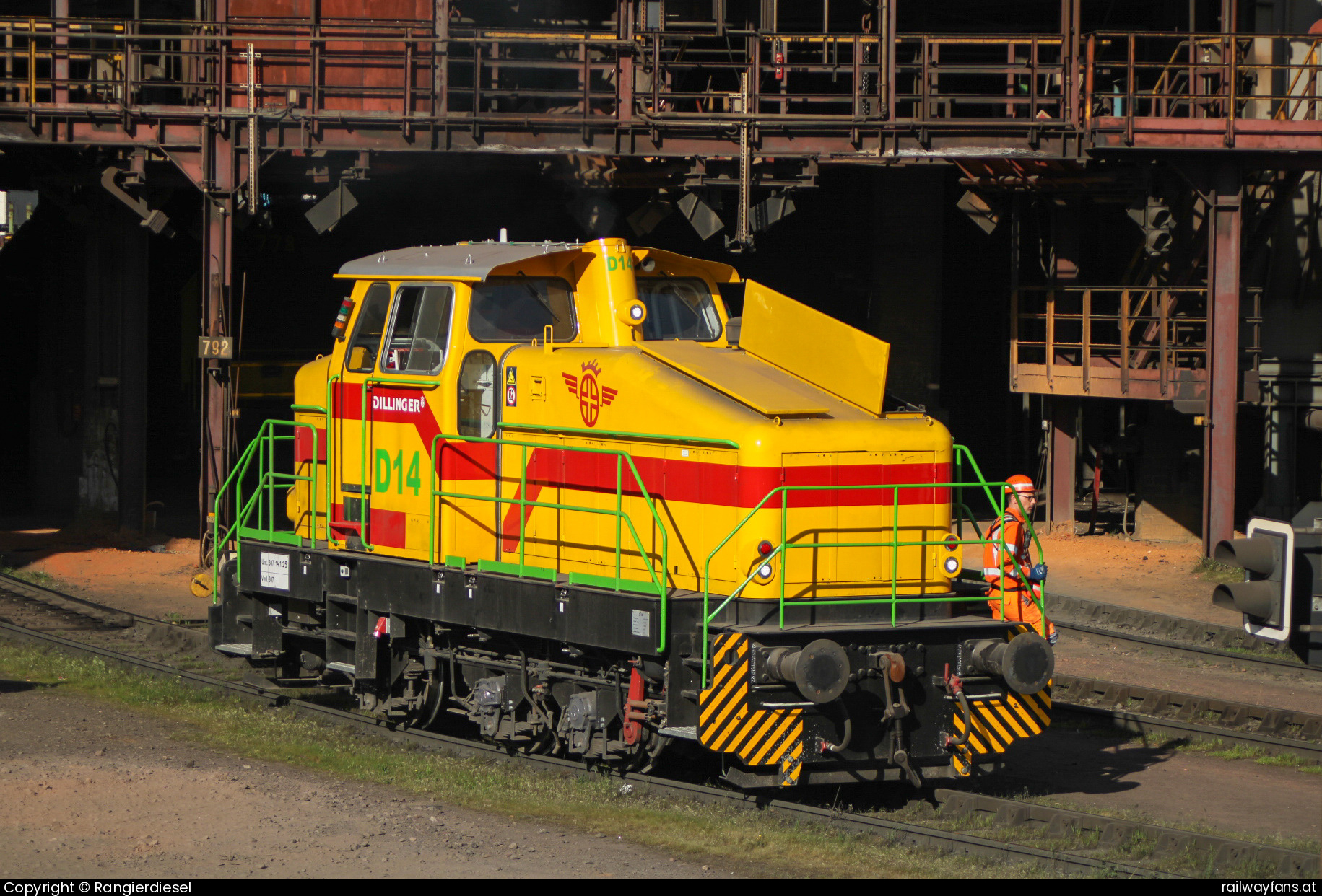 AG der Dillinger Hüttenwerke  D14 in Saarlouiser Straße - D14 (Henschel 31245/1967) am Hochofen 4 der Dillinger Hütte    Railwayfans
