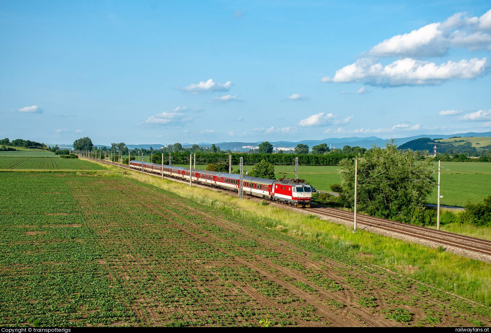 ZSSK 350 011 in Štvrtok - ZSSK 350 011 on EX spotted in Štvrtok   Railwayfans