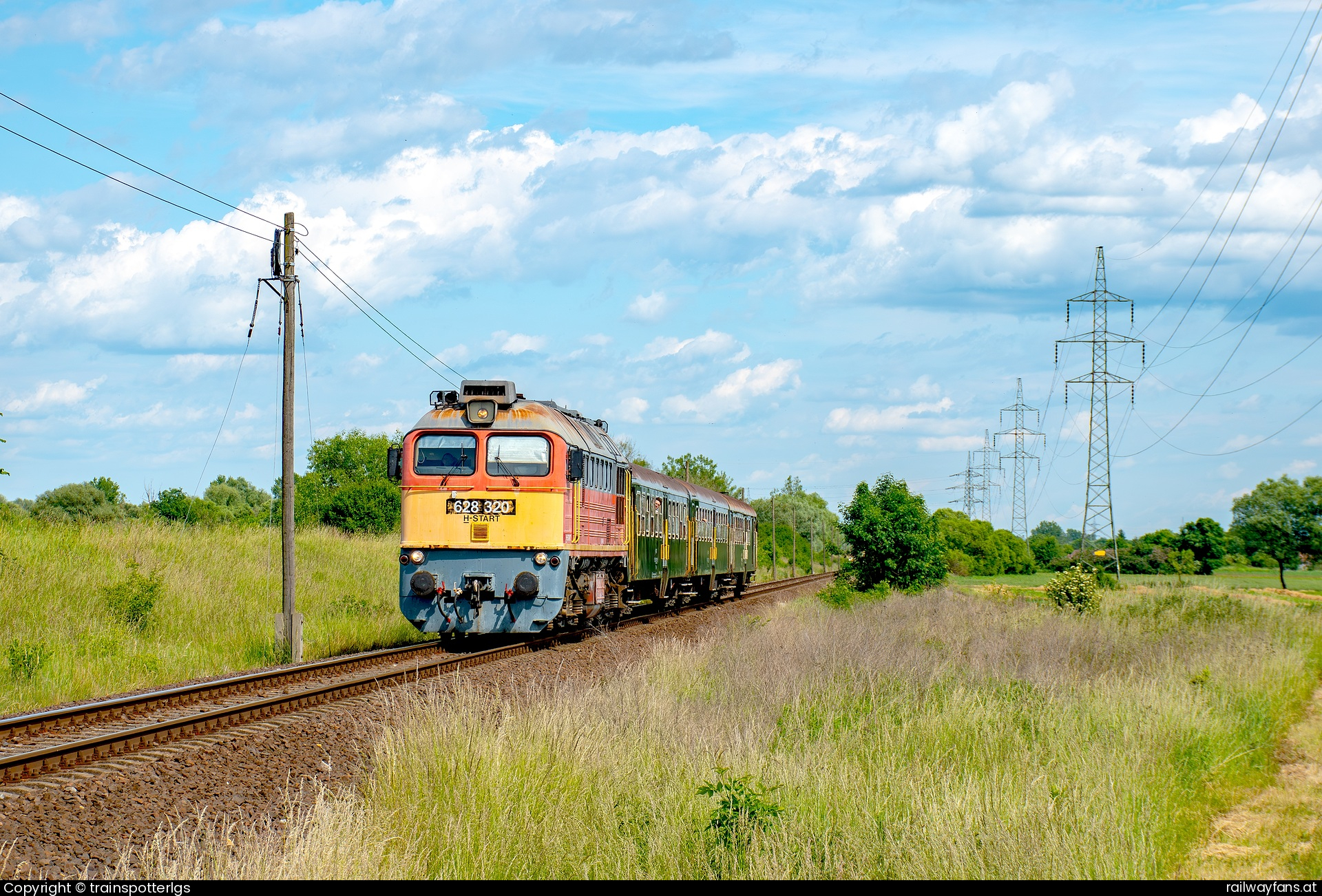 MÁV-START 628 320 in Ivánka nad Slanou - MAV 628 320 spotted near Sajókaza   Railwayfans