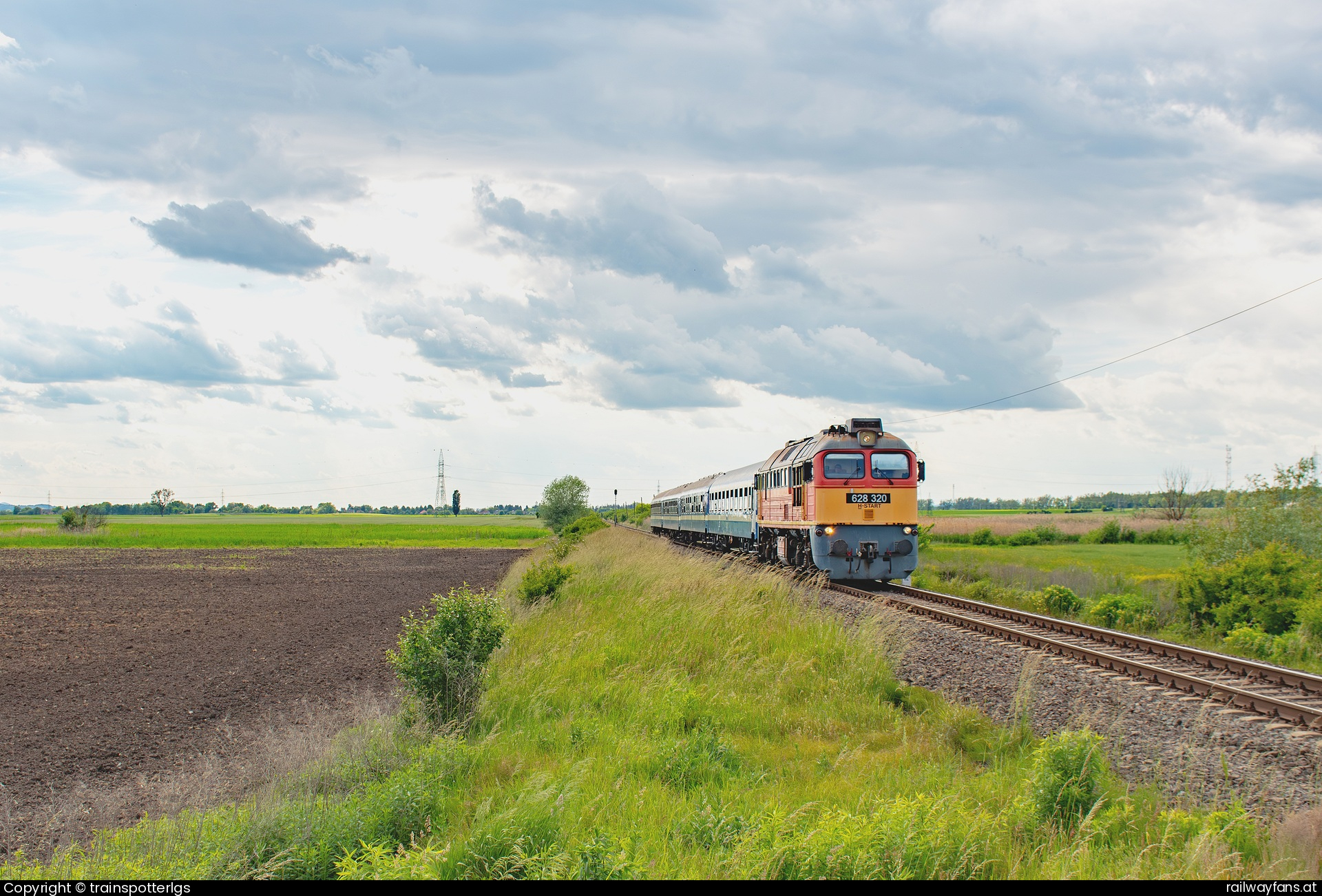 MÁV-START 628 320 in Putník - MAV 628 320 spotted in Putnok   Railwayfans