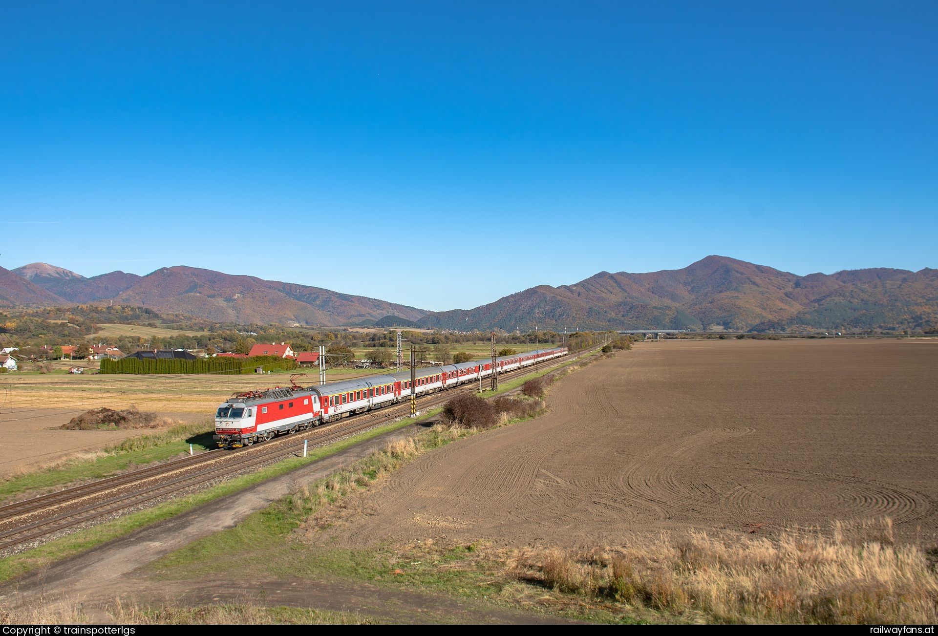 ZSSK 350 011 in Železničná - ZSSK 350 011 on EX spotted in Turany
   Railwayfans
